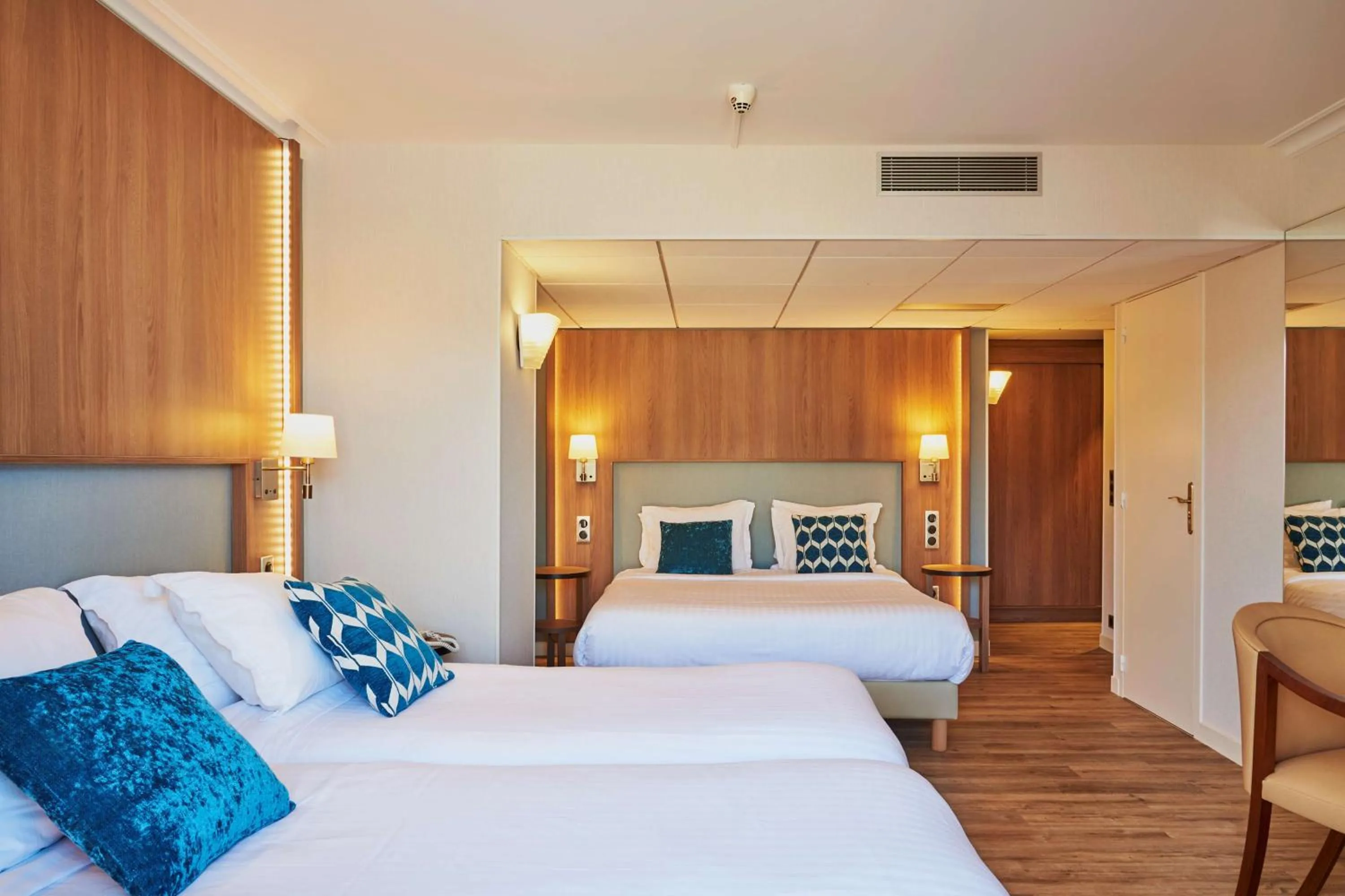 Photo of the whole room, Bed in Best Western Alexandra