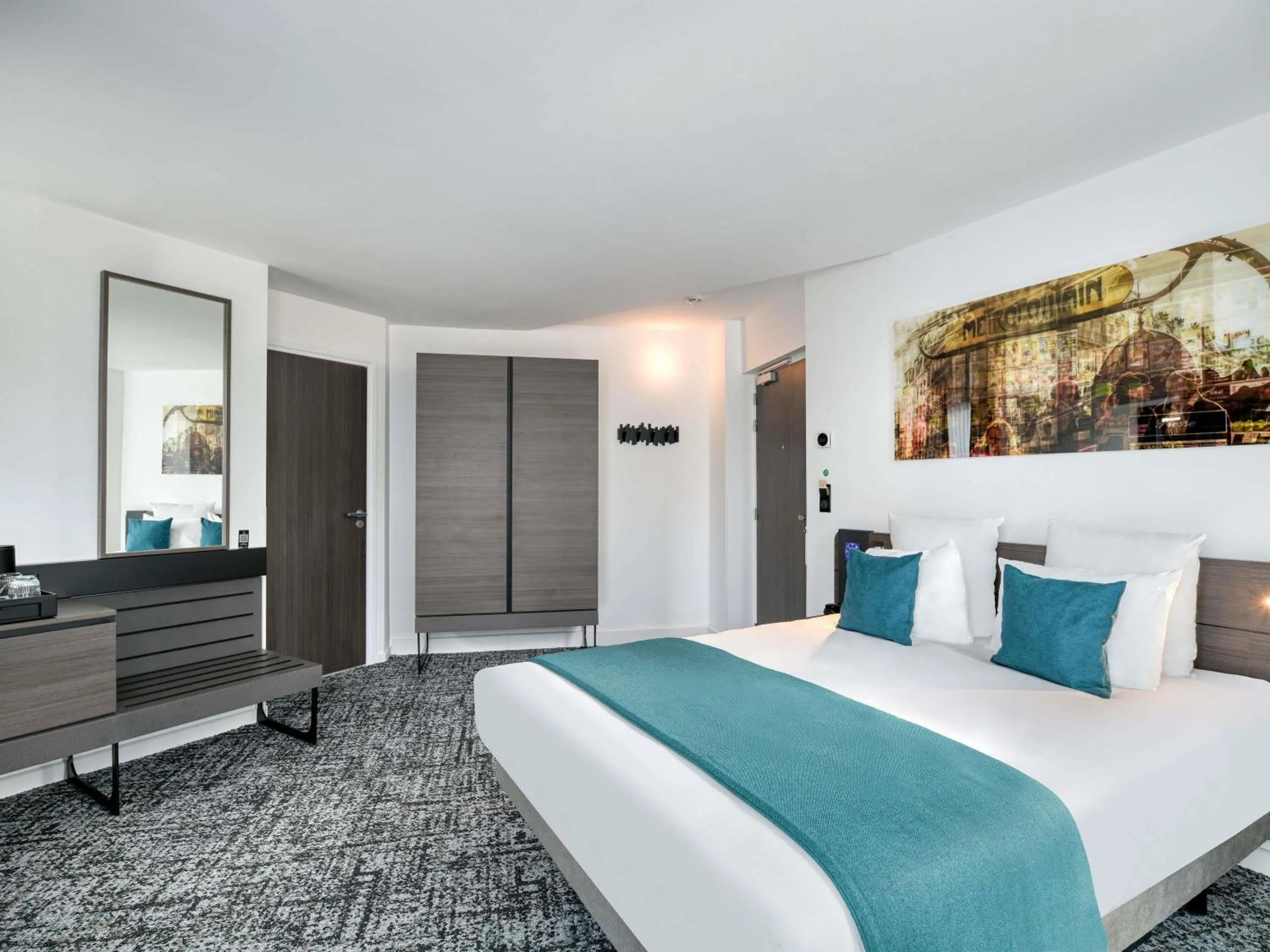 Bedroom, Bed in Novotel Paris Centre Bercy