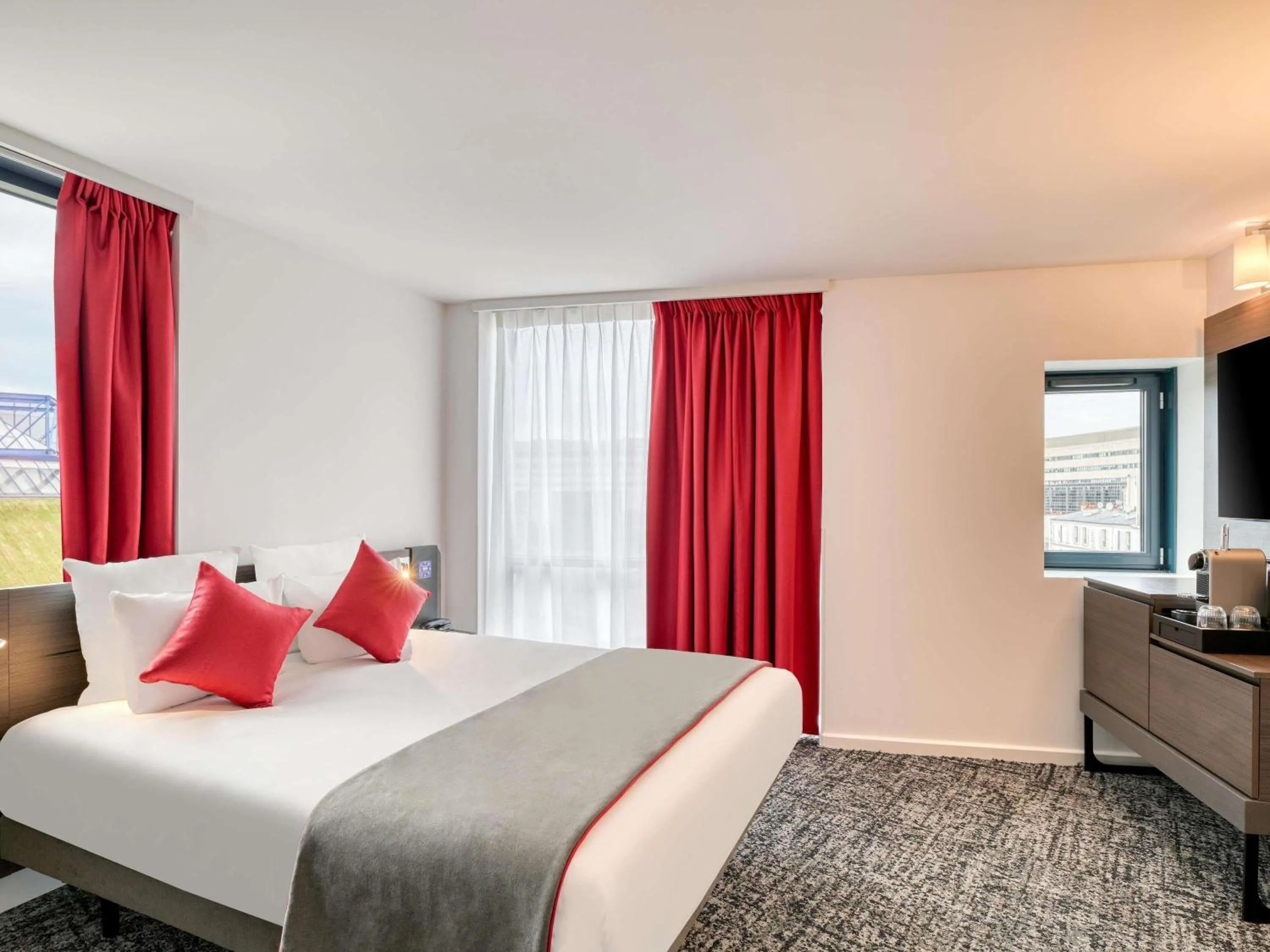 Bedroom, Bed in Novotel Paris Centre Bercy