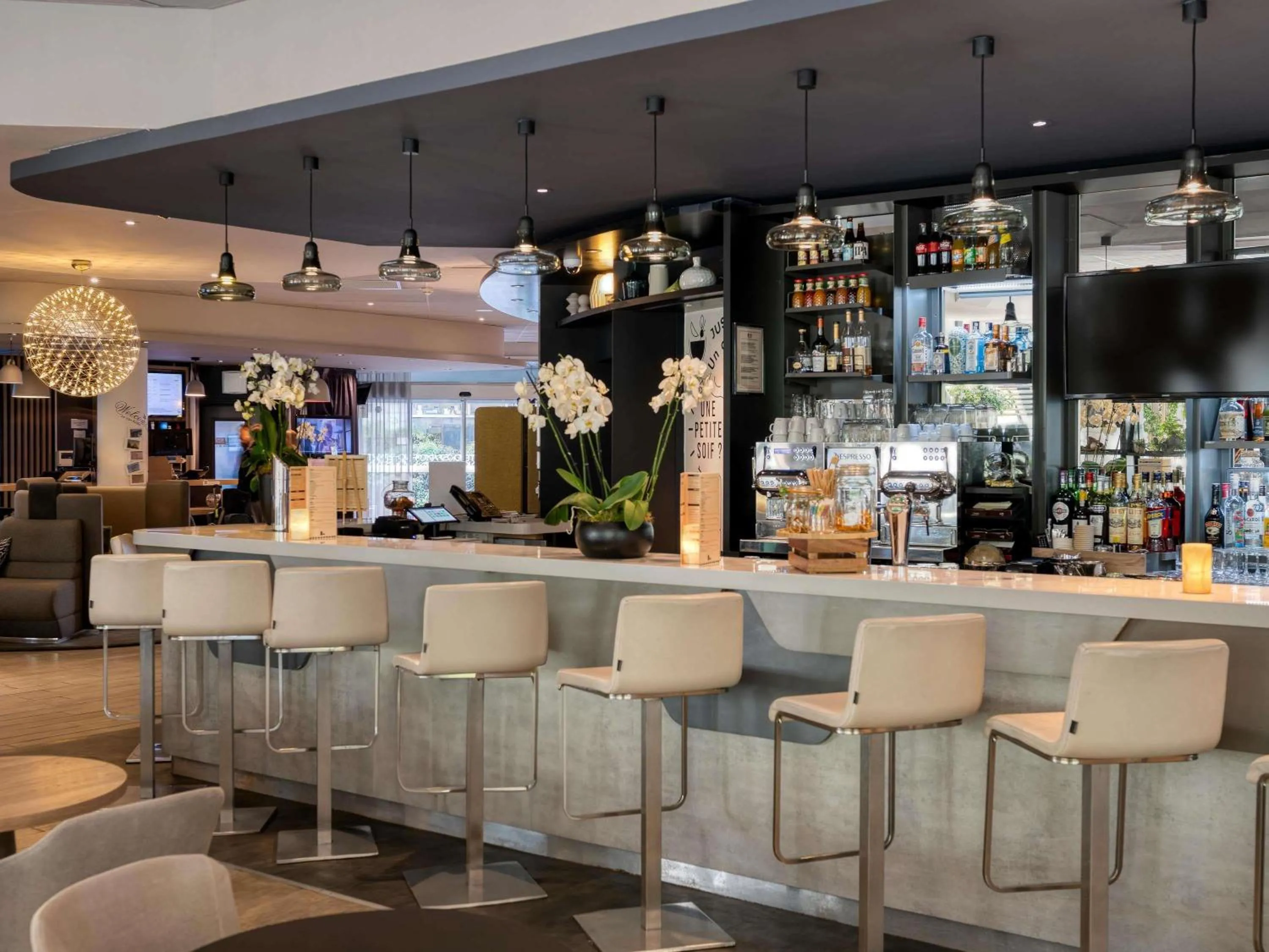 Lounge or bar in Novotel Paris Centre Bercy