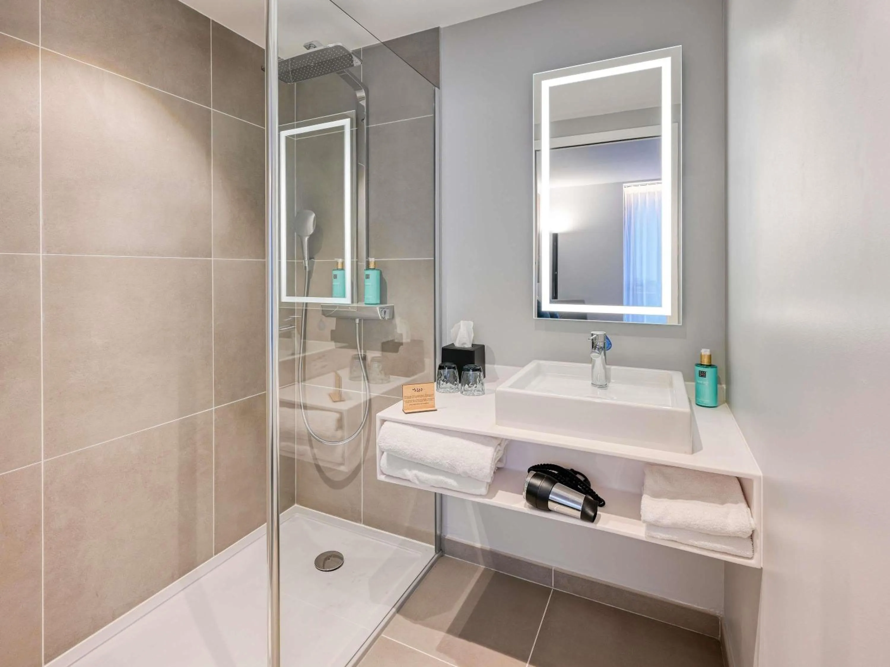 Bathroom in Novotel Paris Centre Bercy