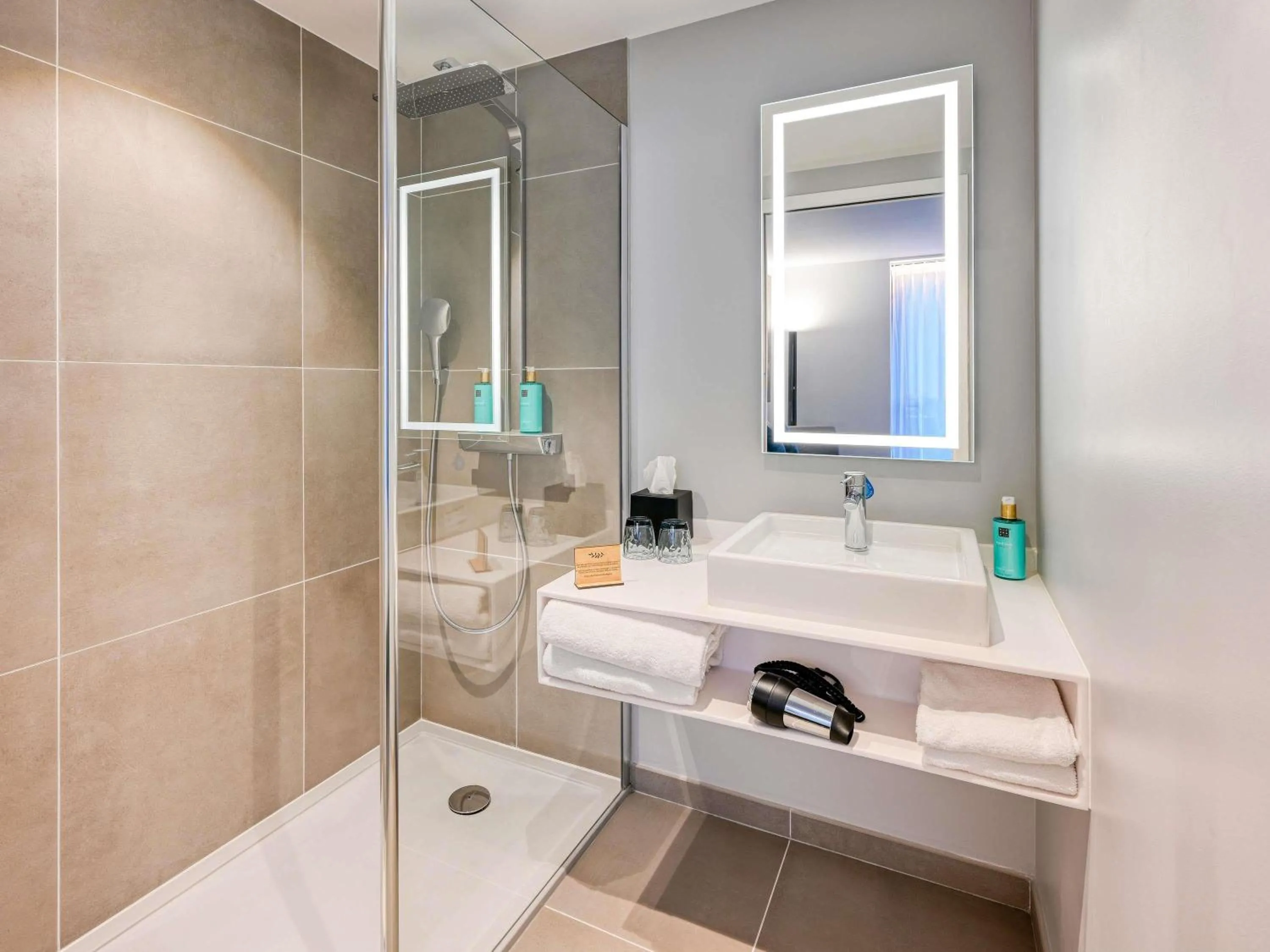 Bedroom in Novotel Paris Centre Bercy