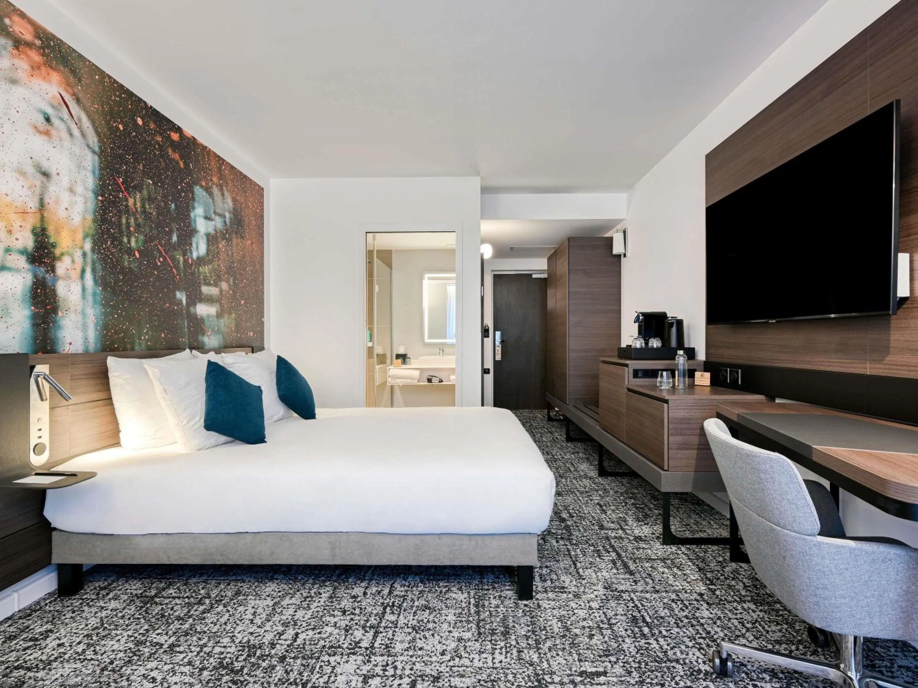 Bedroom, Bed in Novotel Paris Centre Bercy