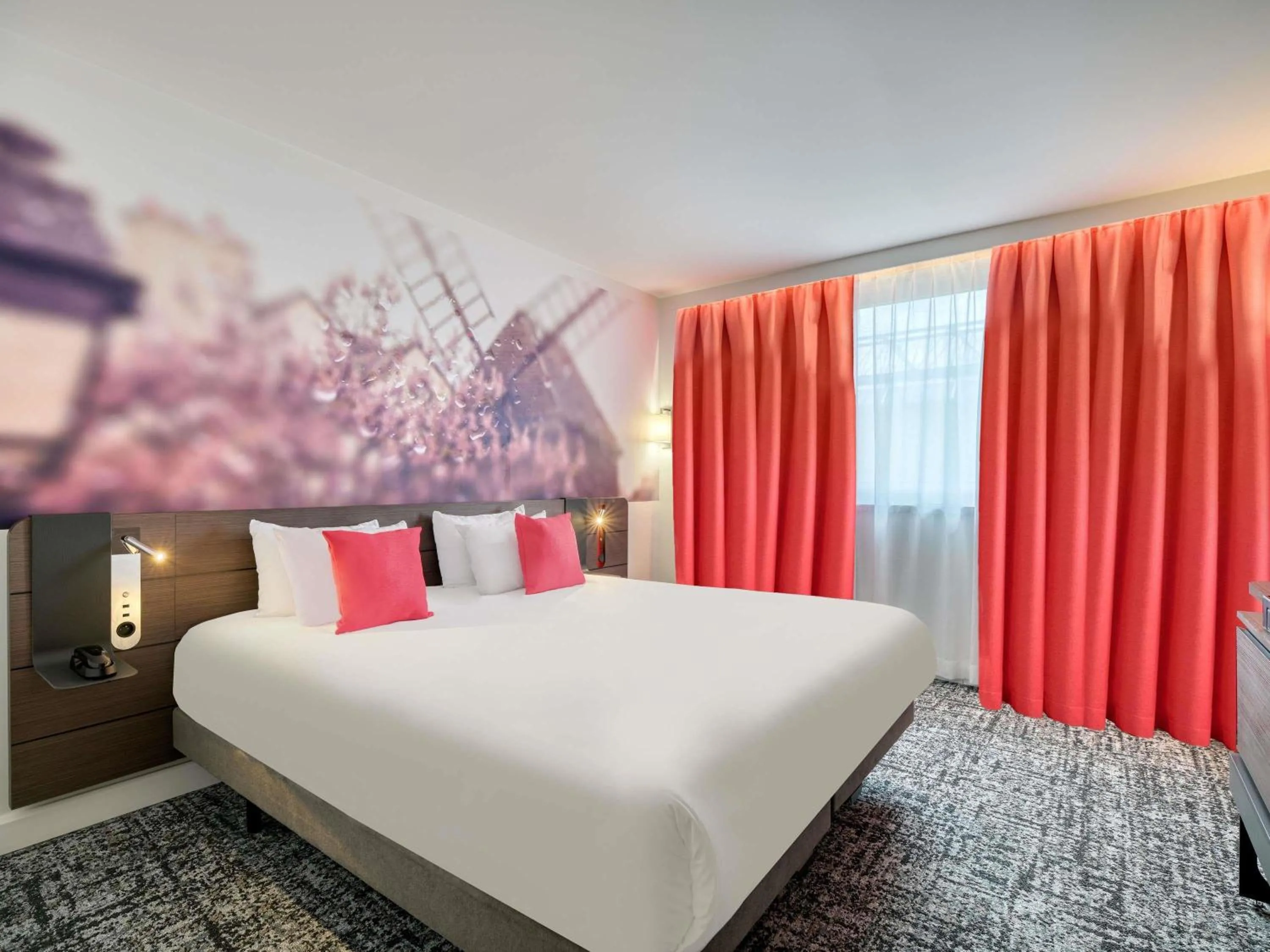 Bedroom, Bed in Novotel Paris Centre Bercy