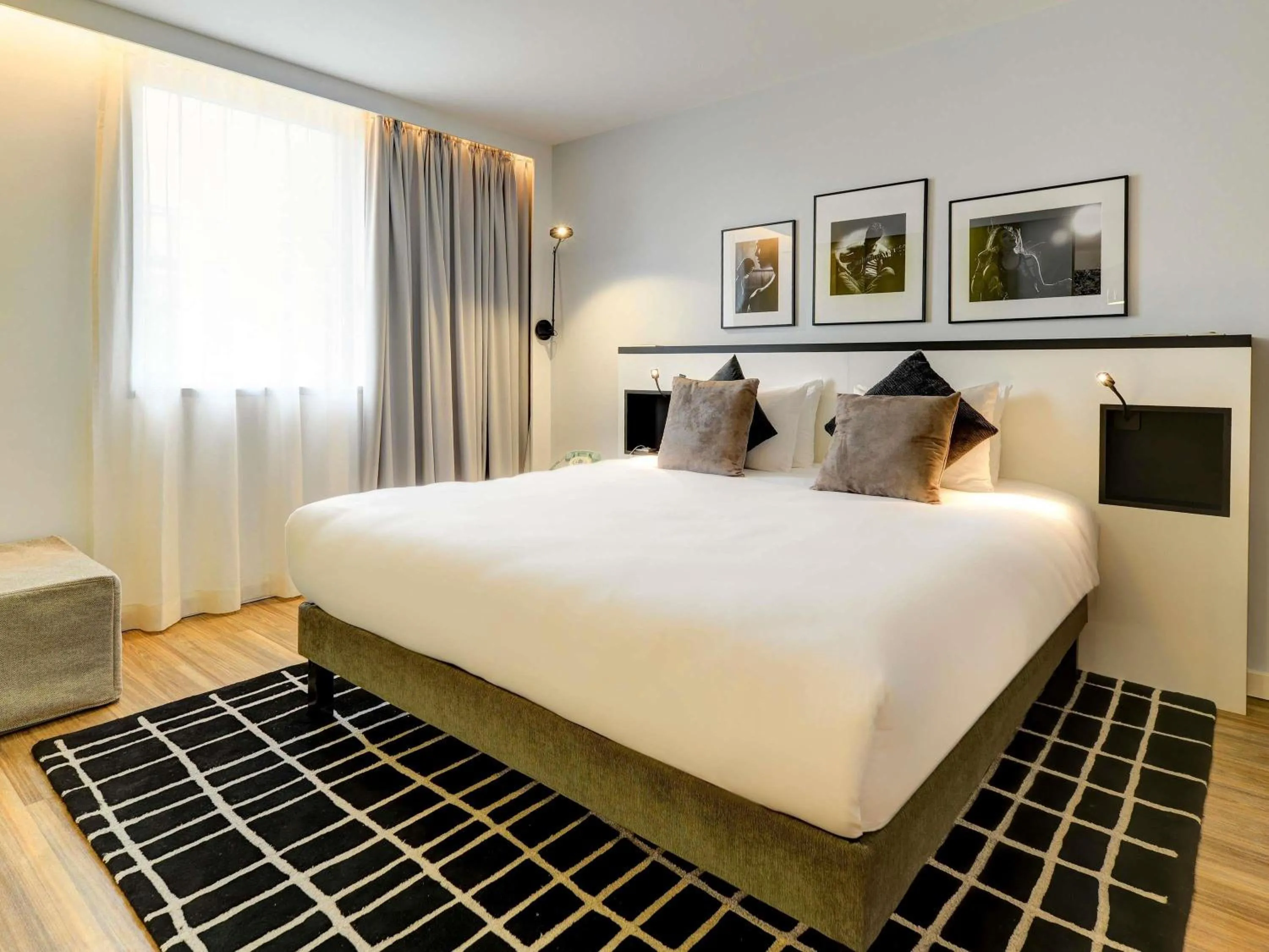 Bedroom, Bed in Novotel Paris Centre Bercy