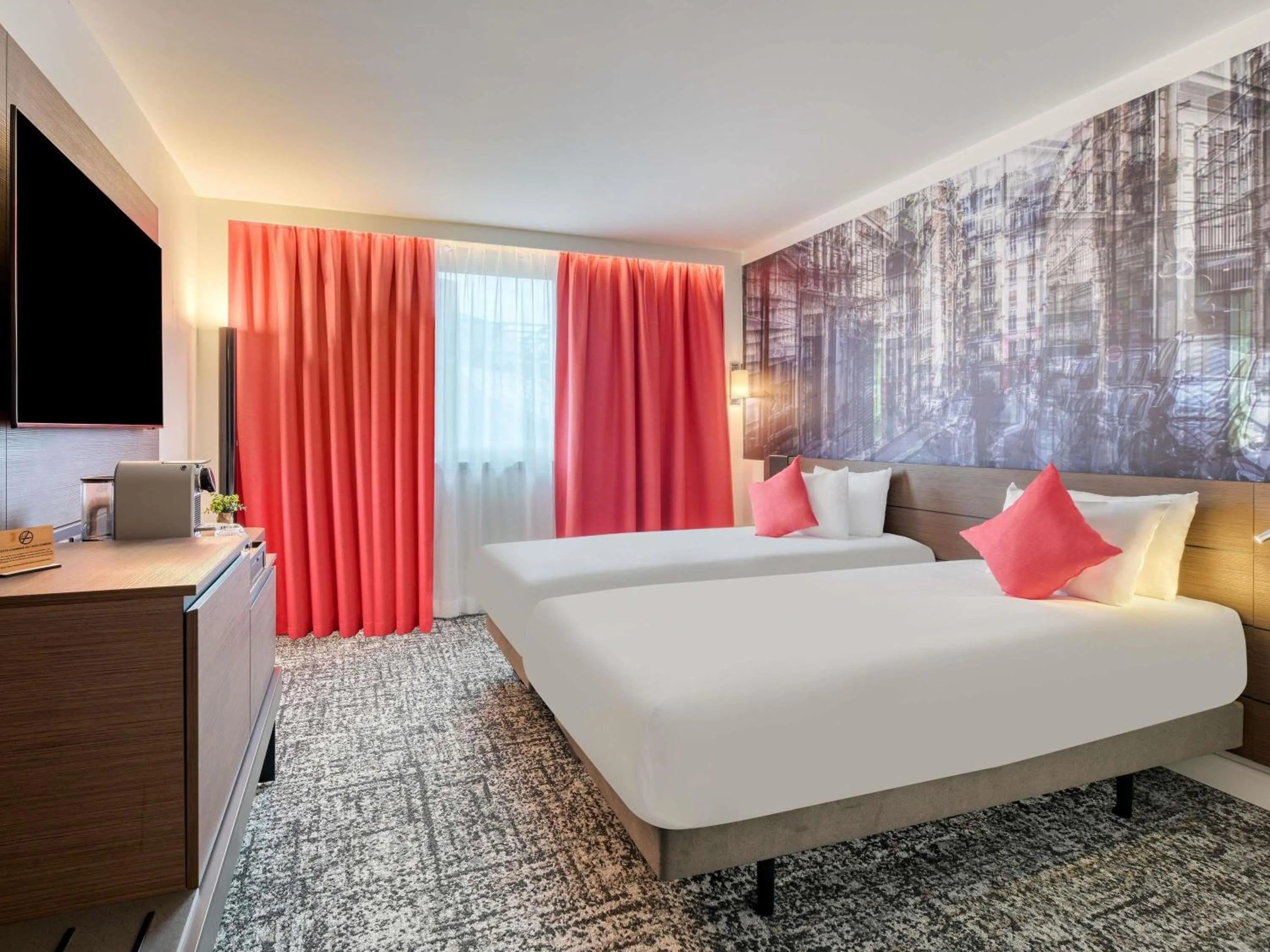 Bedroom, Bed in Novotel Paris Centre Bercy