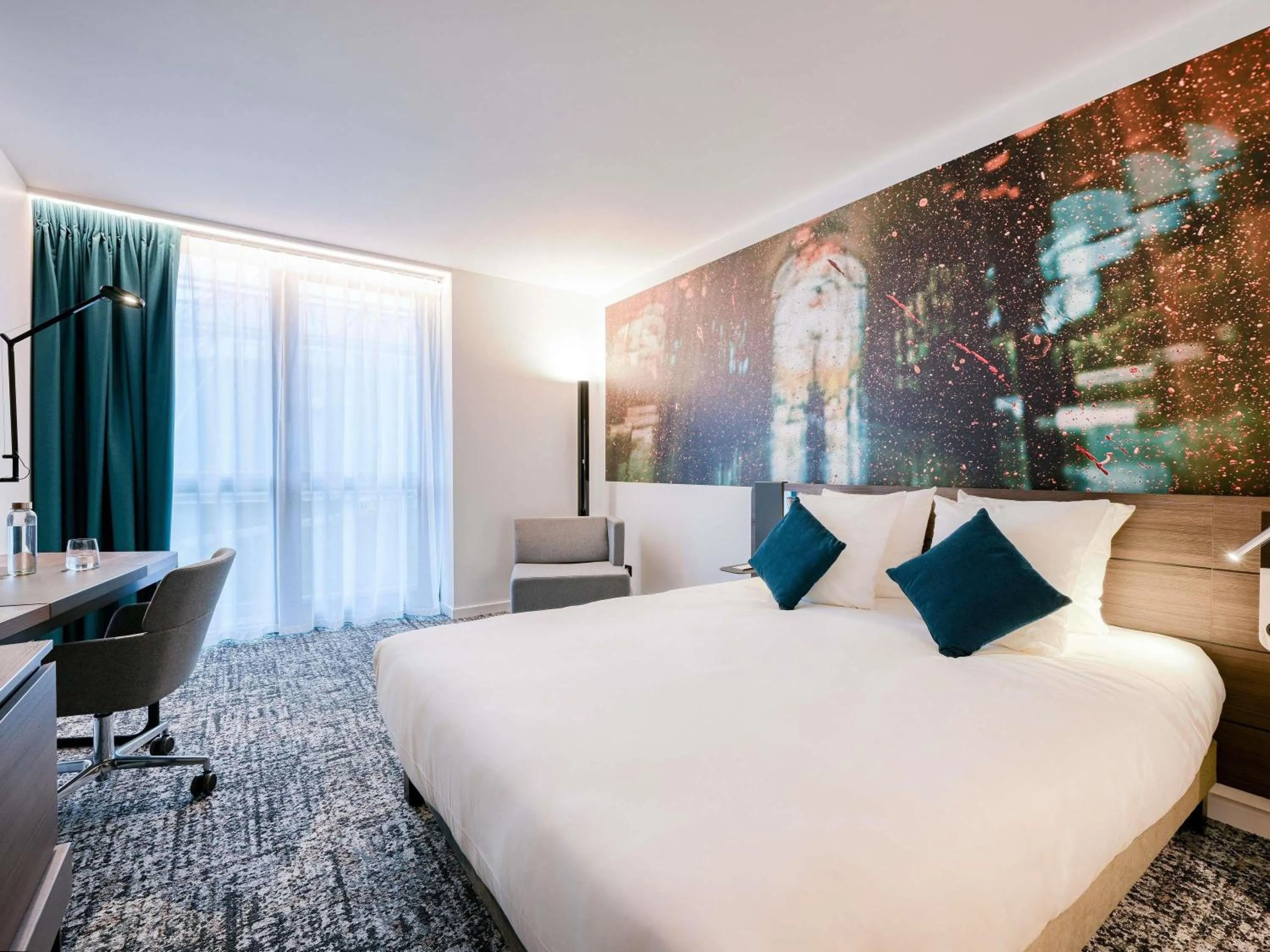 Bedroom, Bed in Novotel Paris Centre Bercy