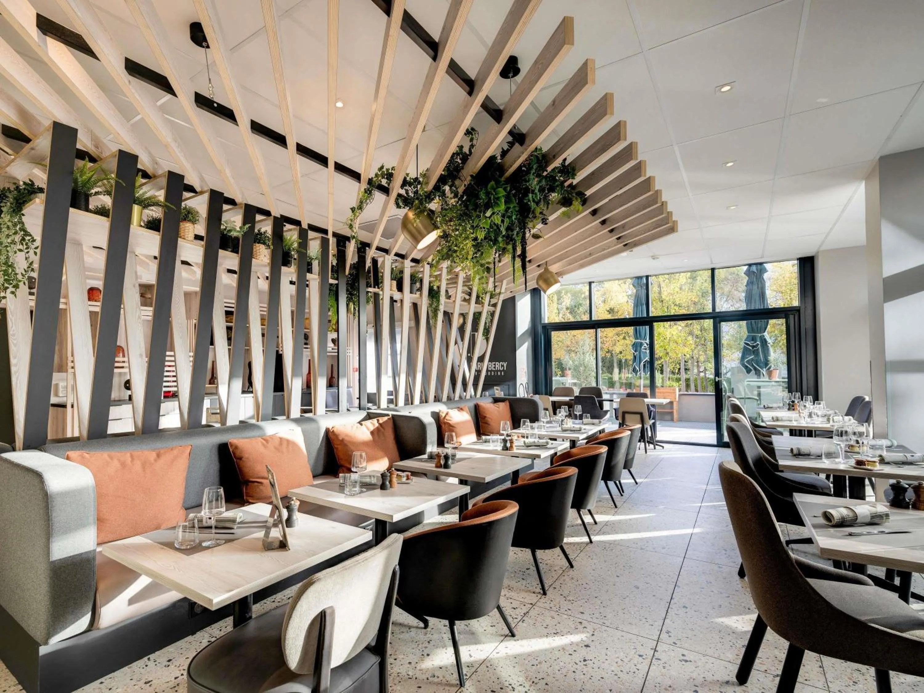 Restaurant/places to eat in Novotel Paris Centre Bercy