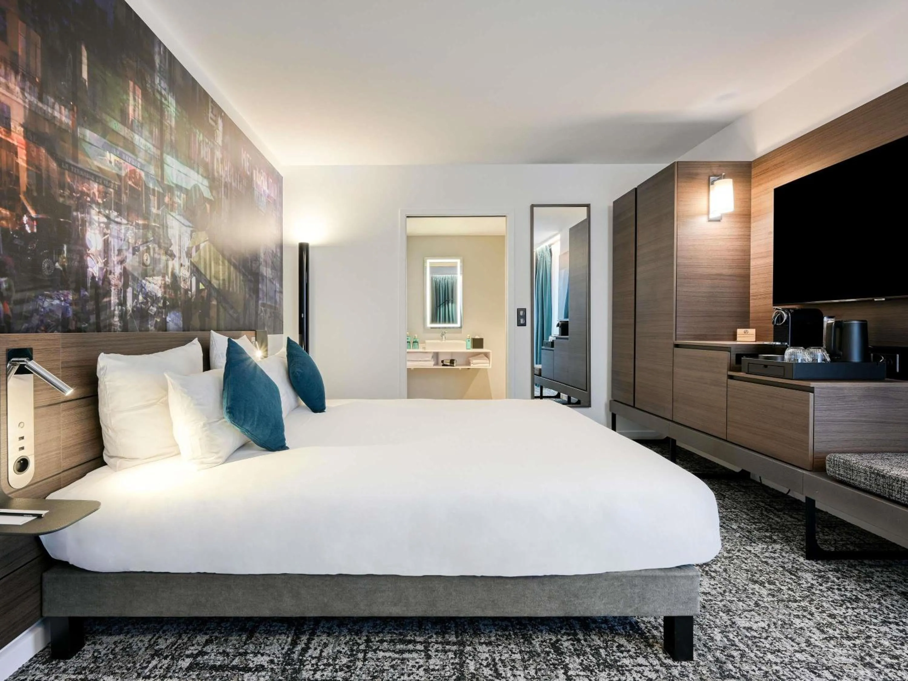 Bedroom, Bed in Novotel Paris Centre Bercy