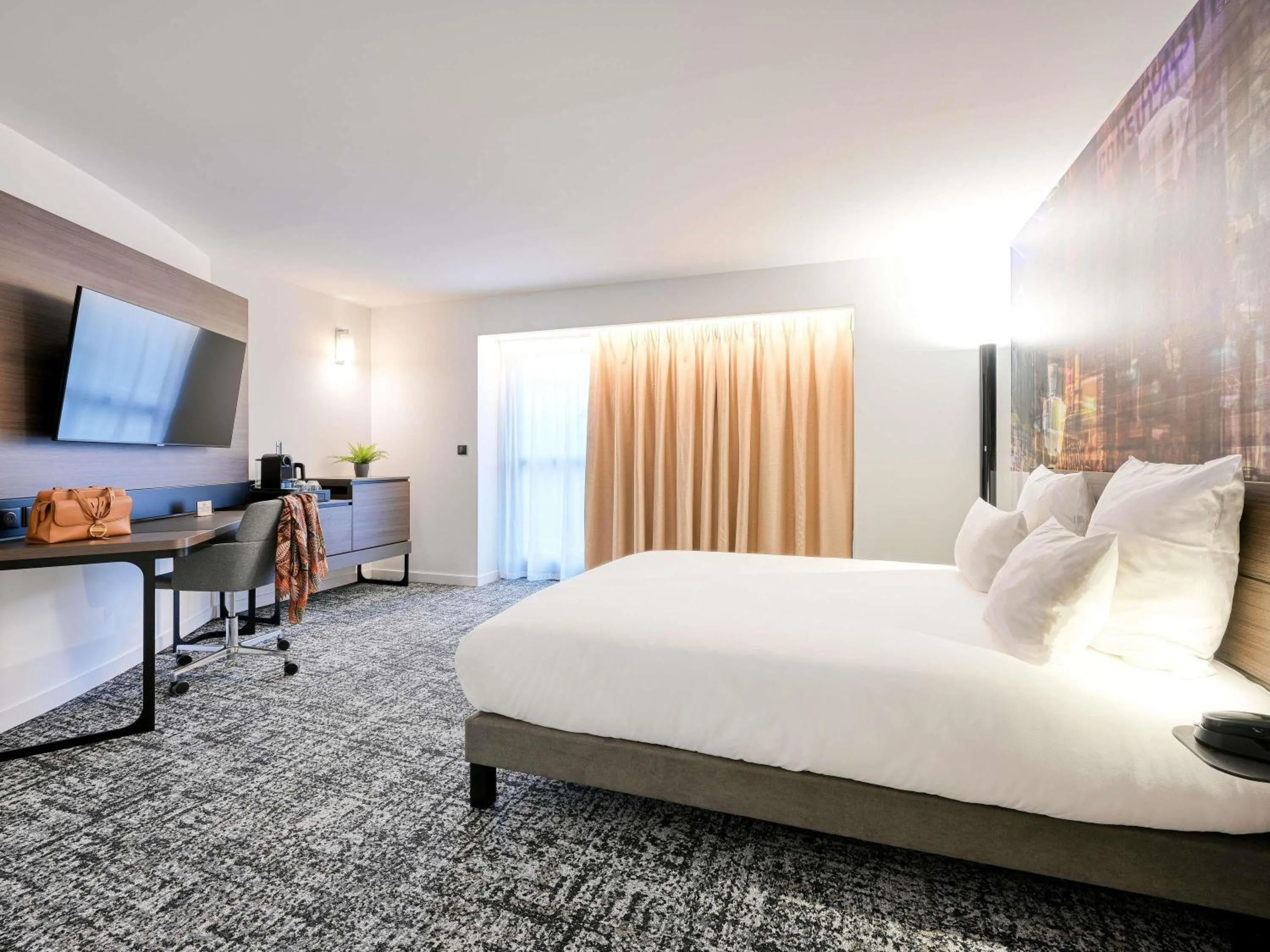Bedroom, Bed in Novotel Paris Centre Bercy