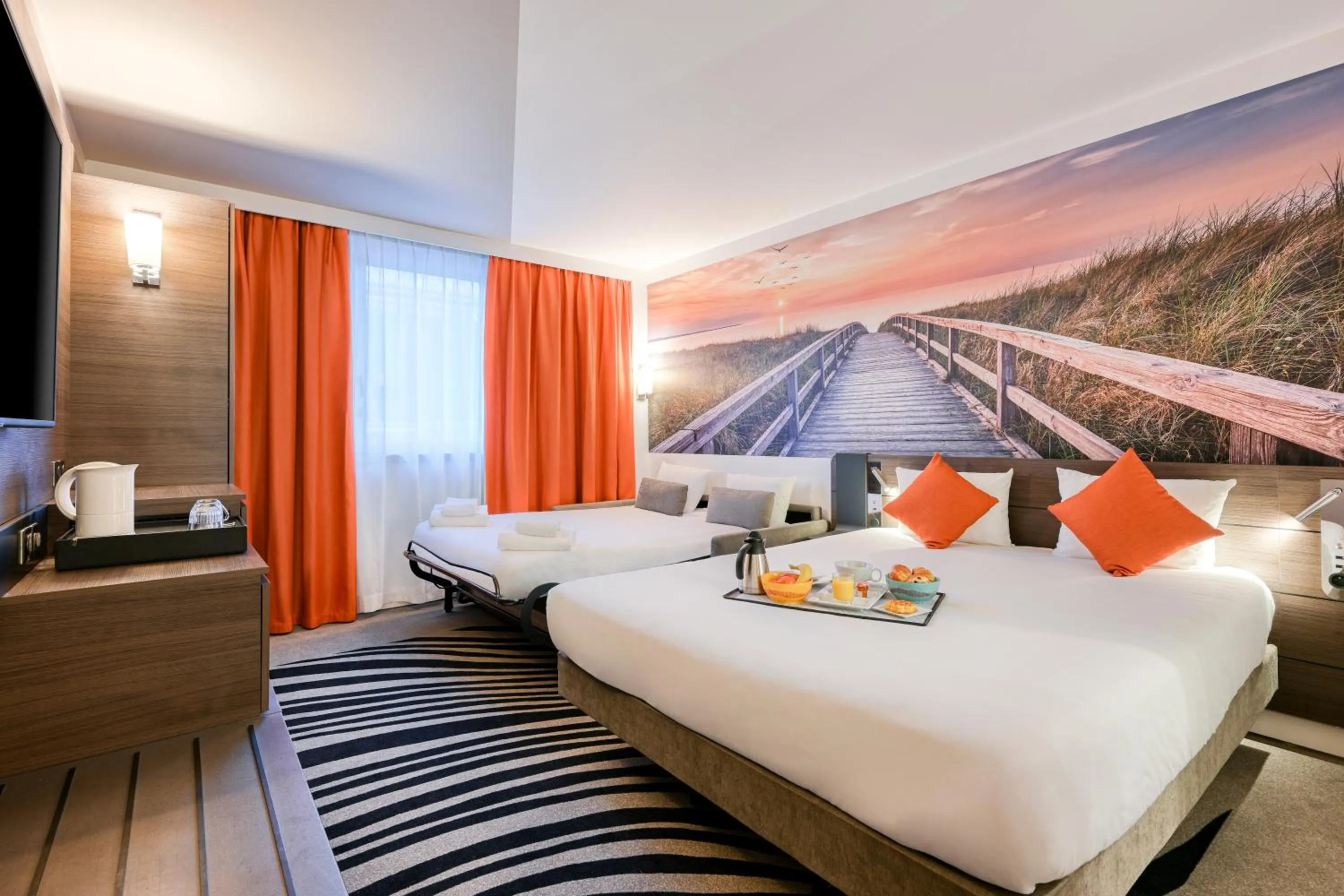 Bedroom, Bed in Novotel Paris Centre Bercy