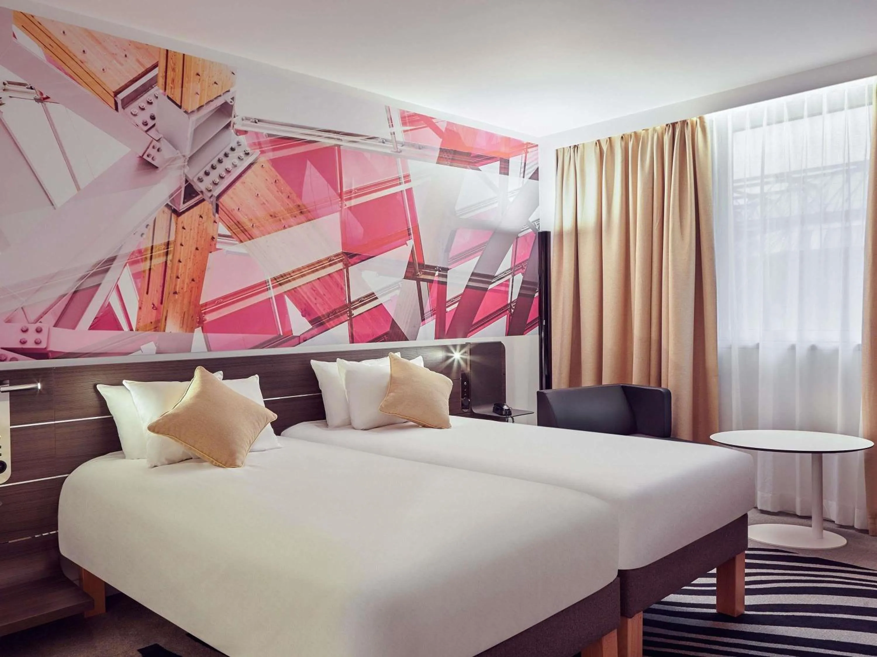 Bedroom, Bed in Novotel Paris Centre Bercy