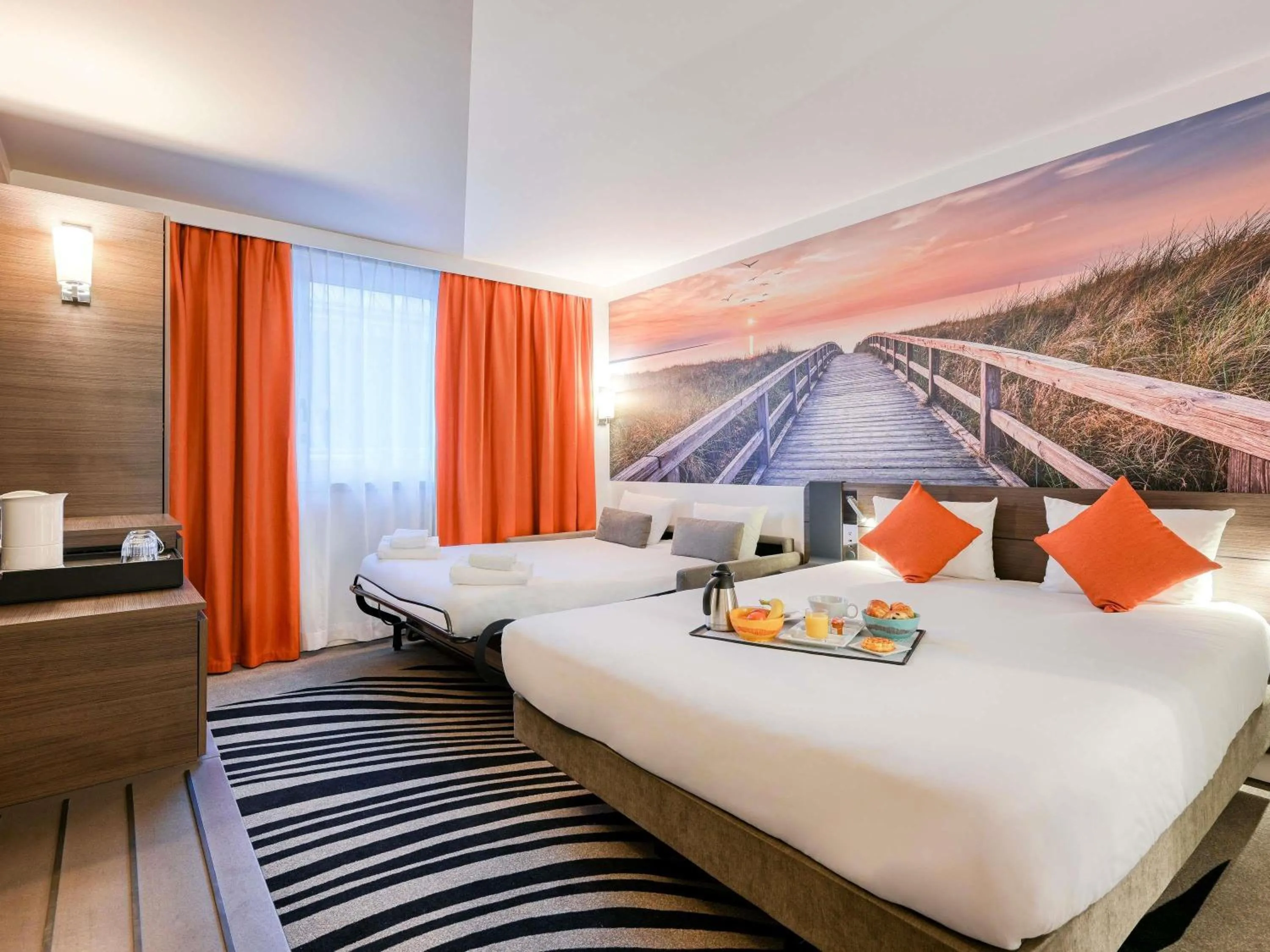 Bedroom, Bed in Novotel Paris Centre Bercy