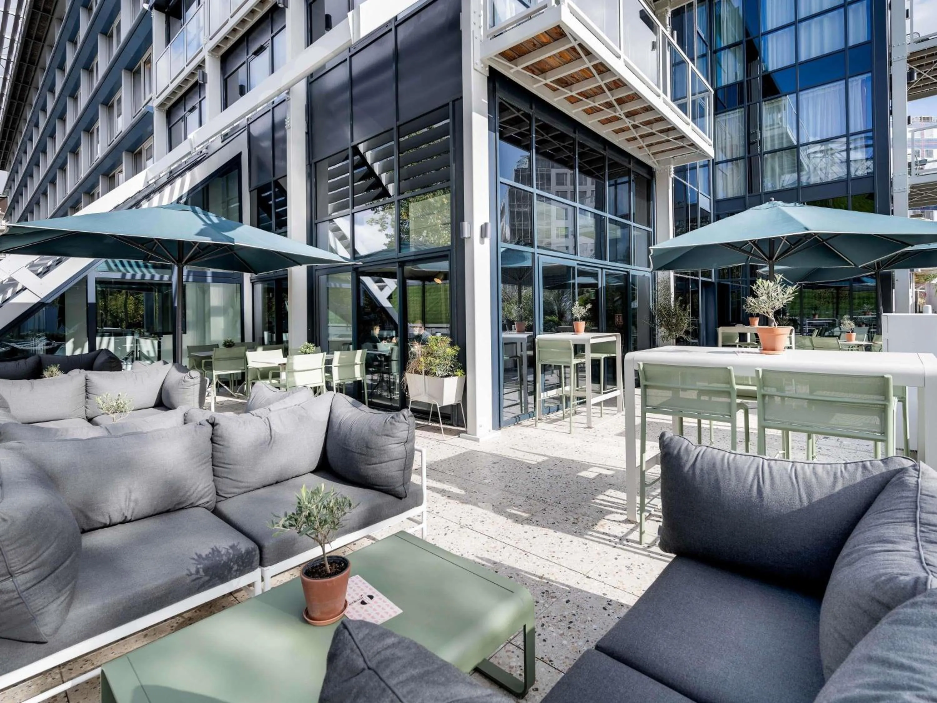 Restaurant/places to eat in Novotel Paris Centre Bercy