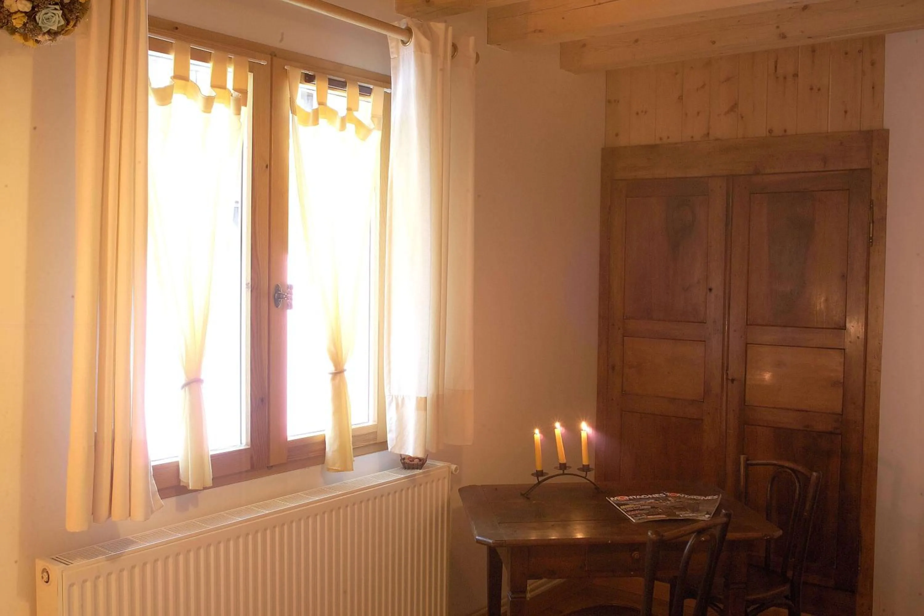 Bedroom in La Roche Meane