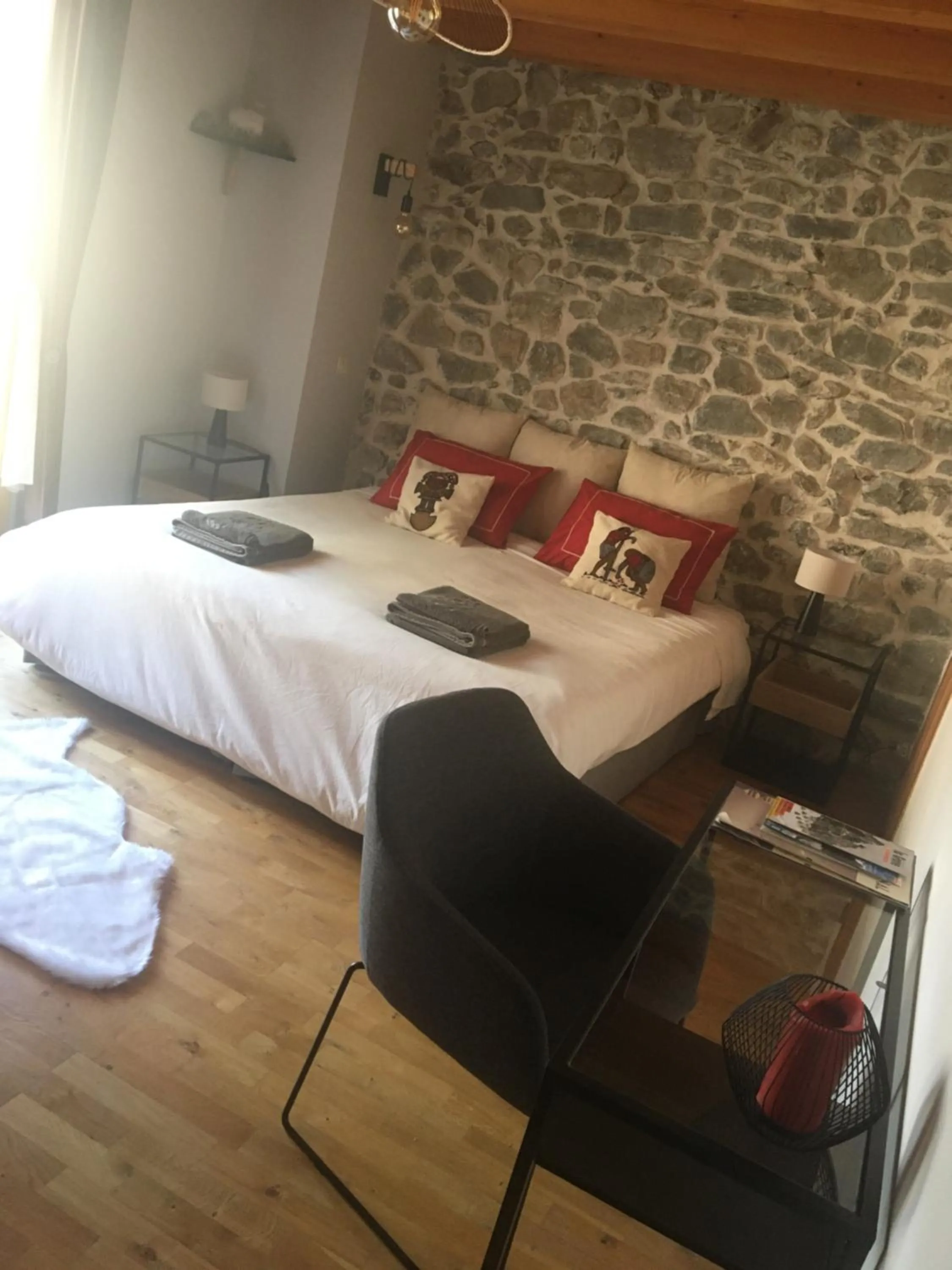 Bedroom, Bed in La Roche Meane