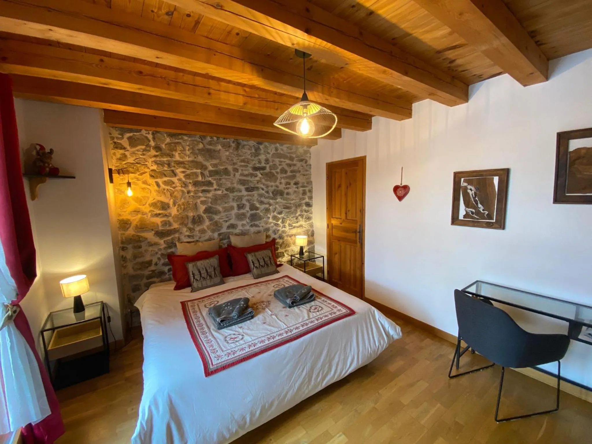 Bedroom, Bed in La Roche Meane