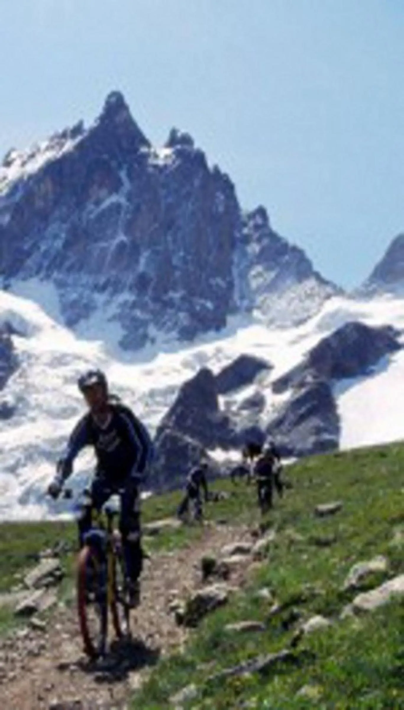 Cycling in La Roche Meane