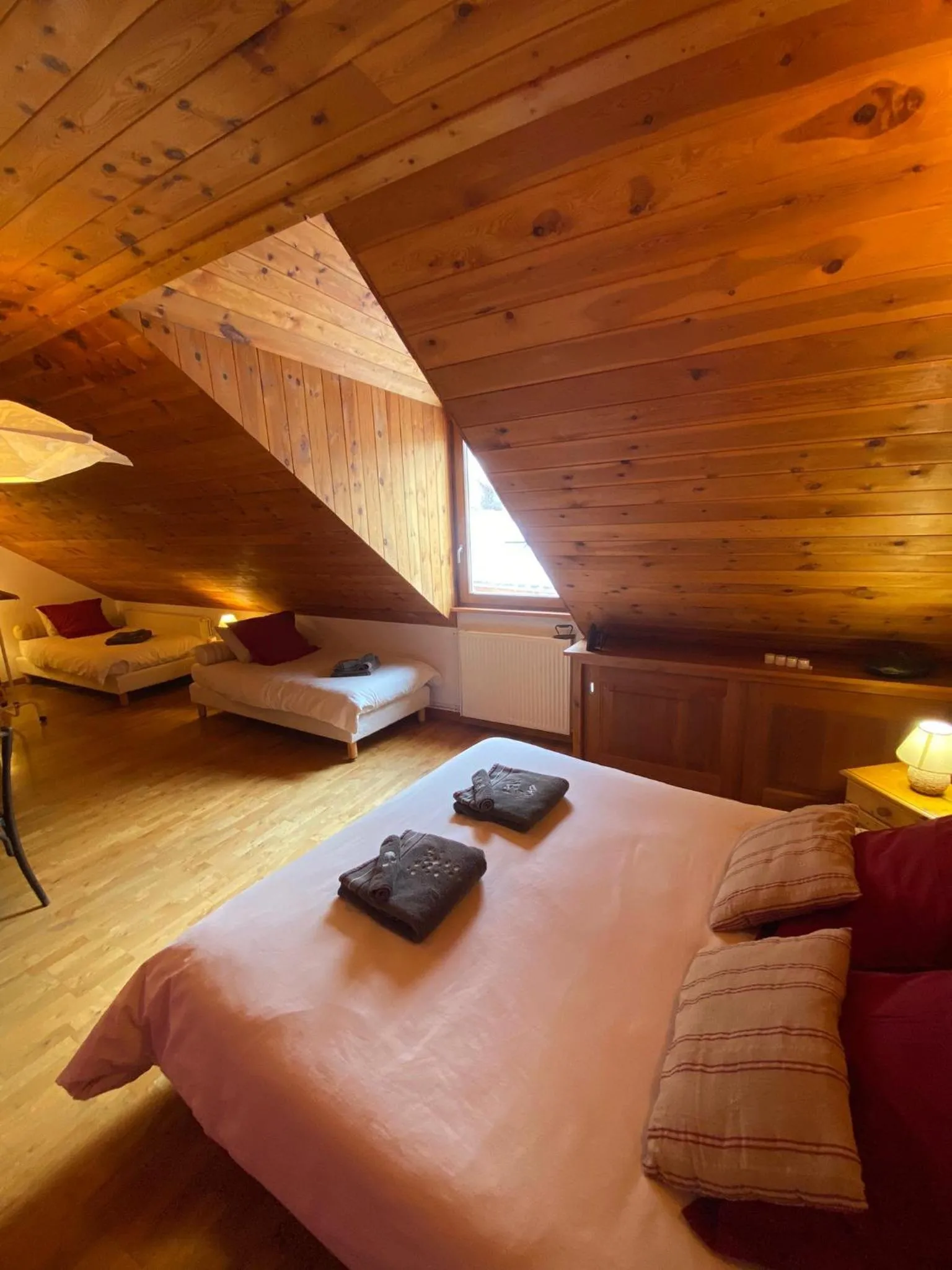 Bedroom, Bed in La Roche Meane
