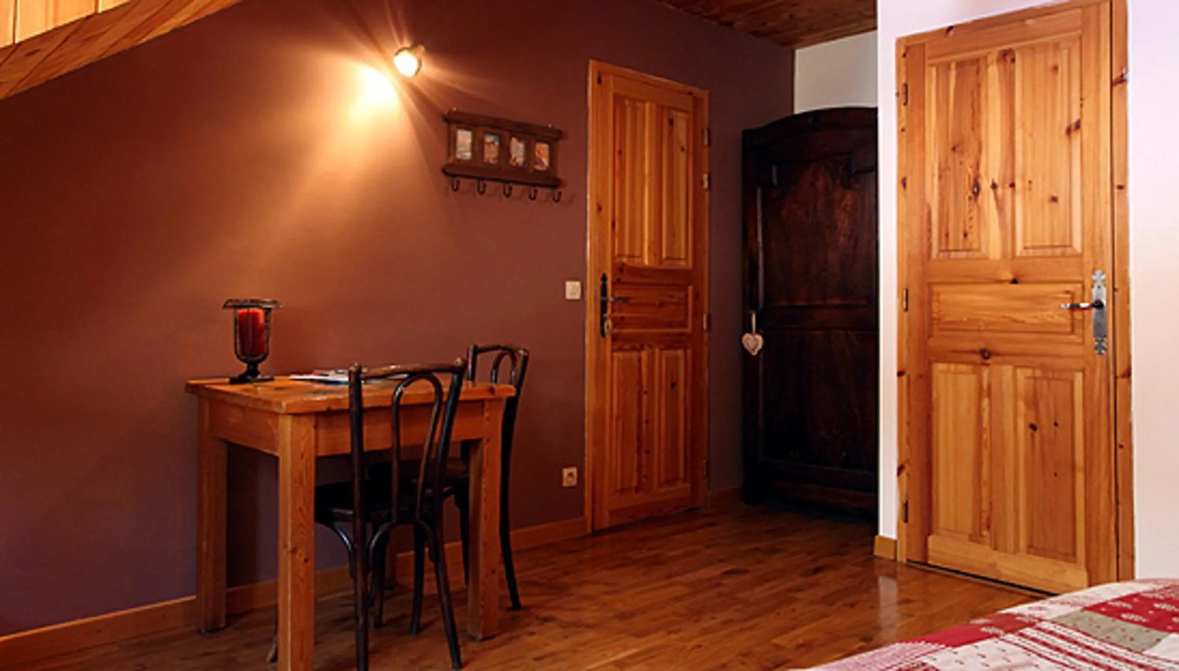 Bedroom in La Roche Meane
