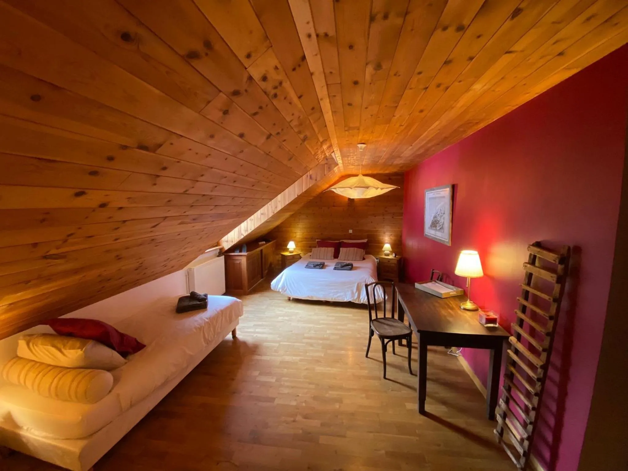 Bedroom, Bed in La Roche Meane
