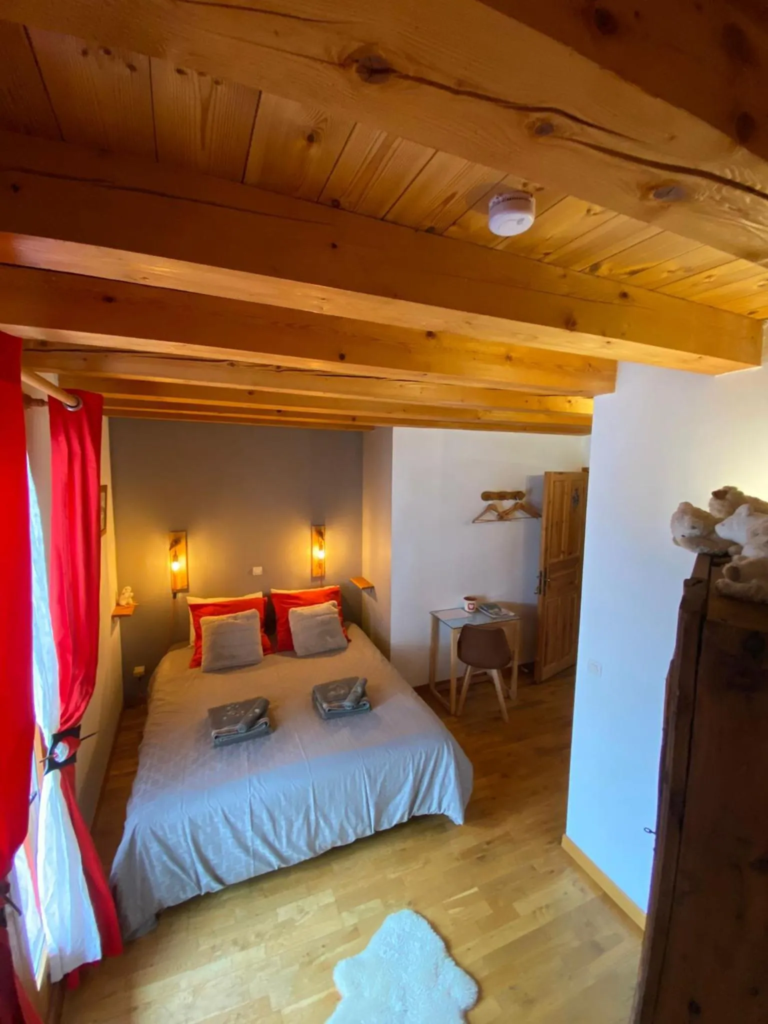 Bedroom, Bed in La Roche Meane