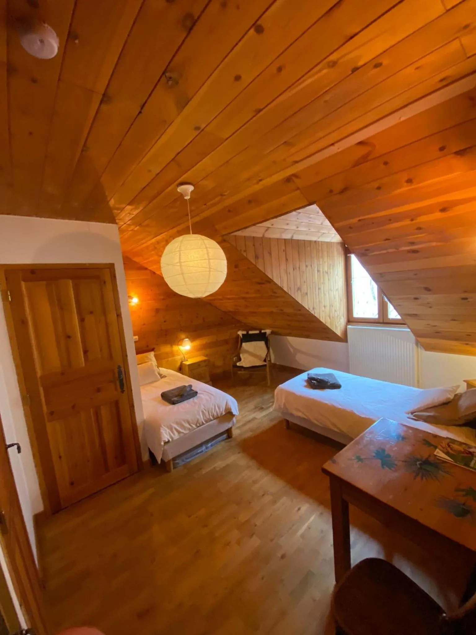 Bedroom, Bed in La Roche Meane