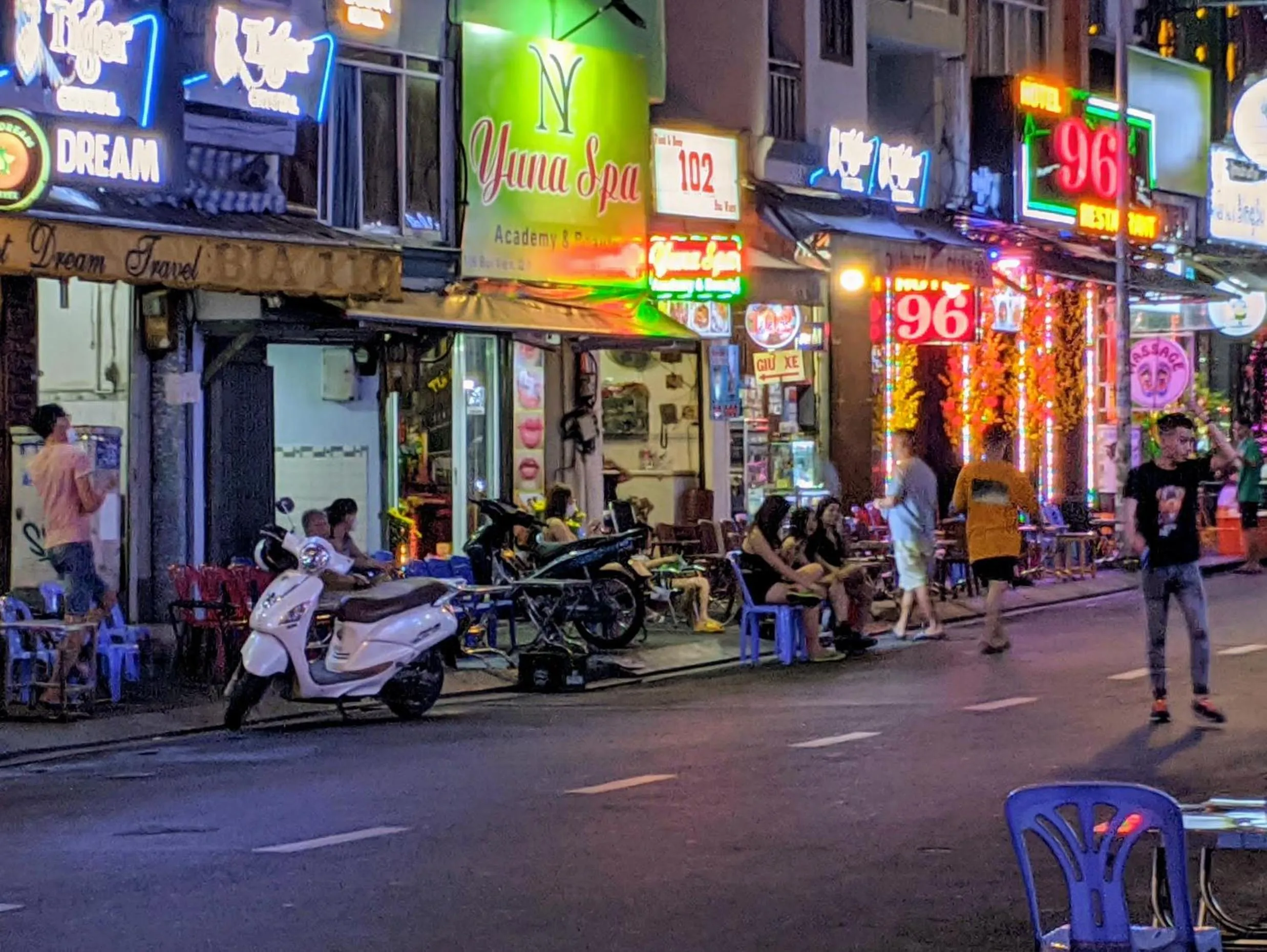 Neighbourhood in Nn Hotel