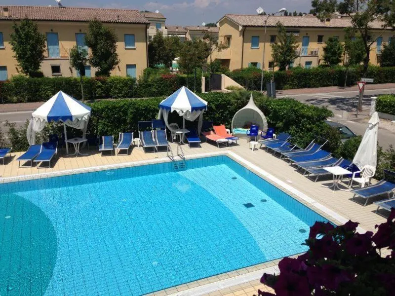 Swimming pool in Hotel Harry's