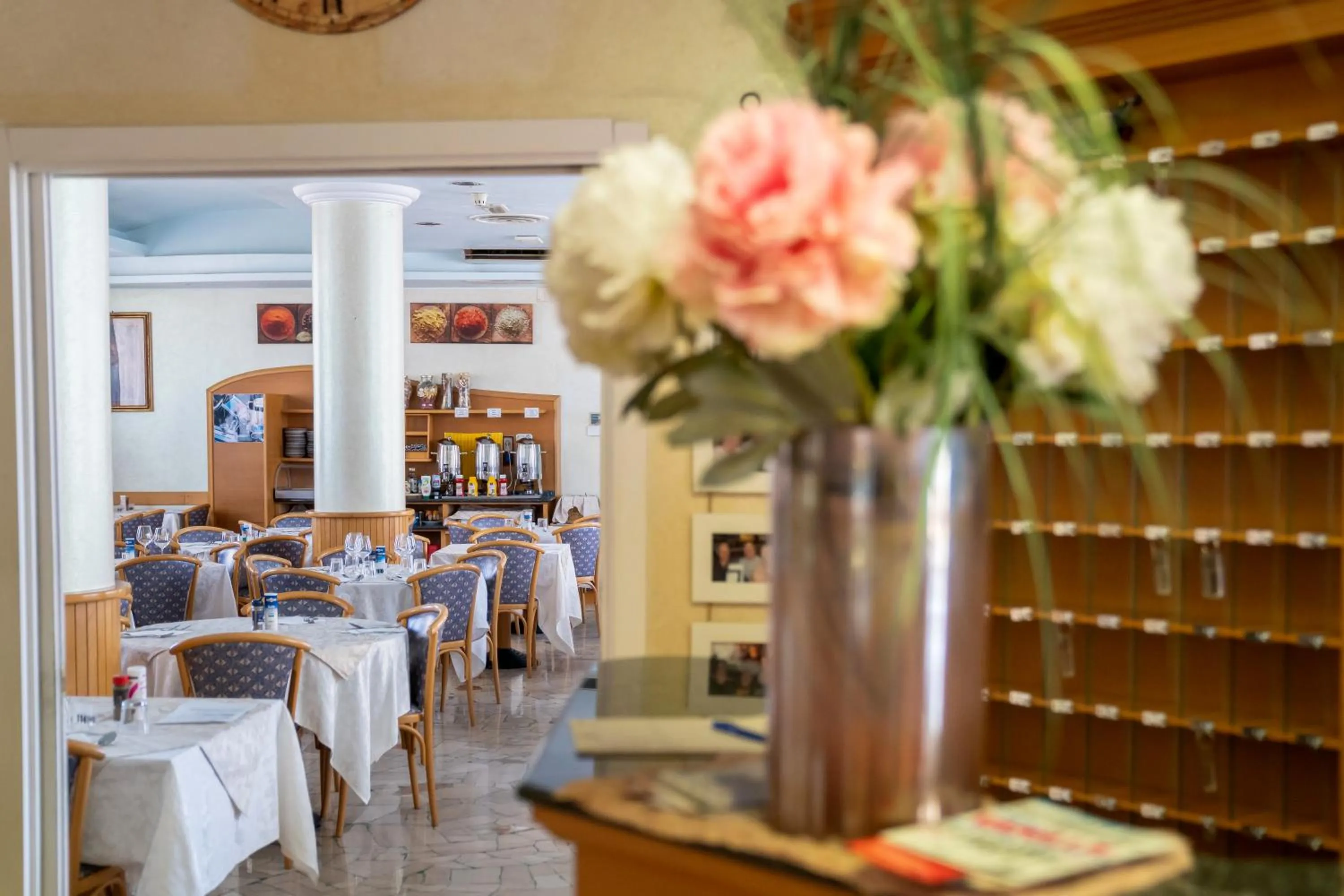 Restaurant/places to eat in Hotel Harry's