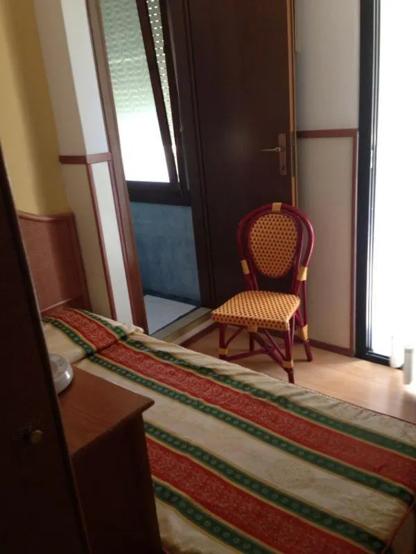 Decorative detail, Bed in Hotel Harry's