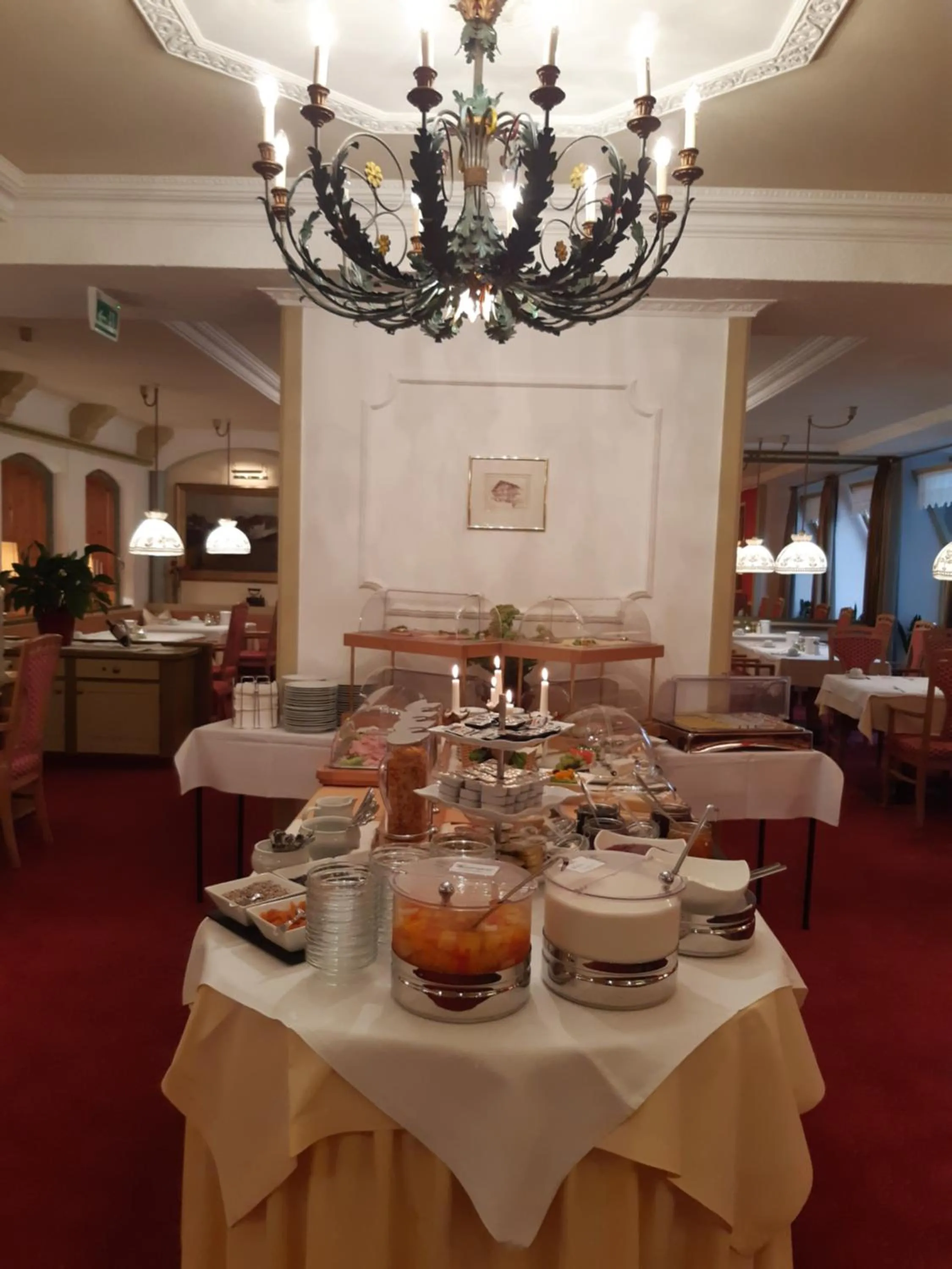 Breakfast in Schedlers Löwenhotel-GARNI