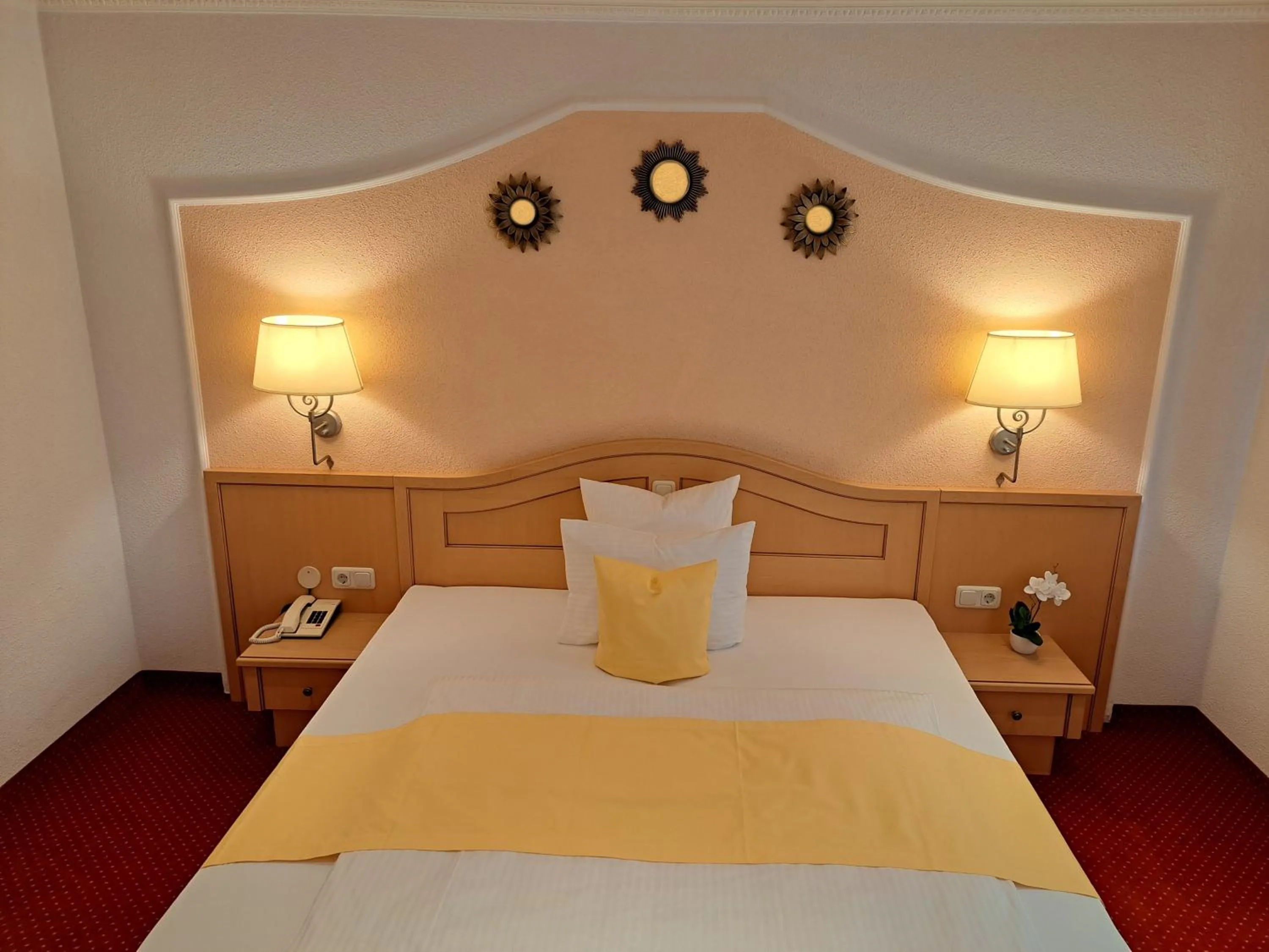 Photo of the whole room, Bed in Schedlers Löwenhotel-GARNI