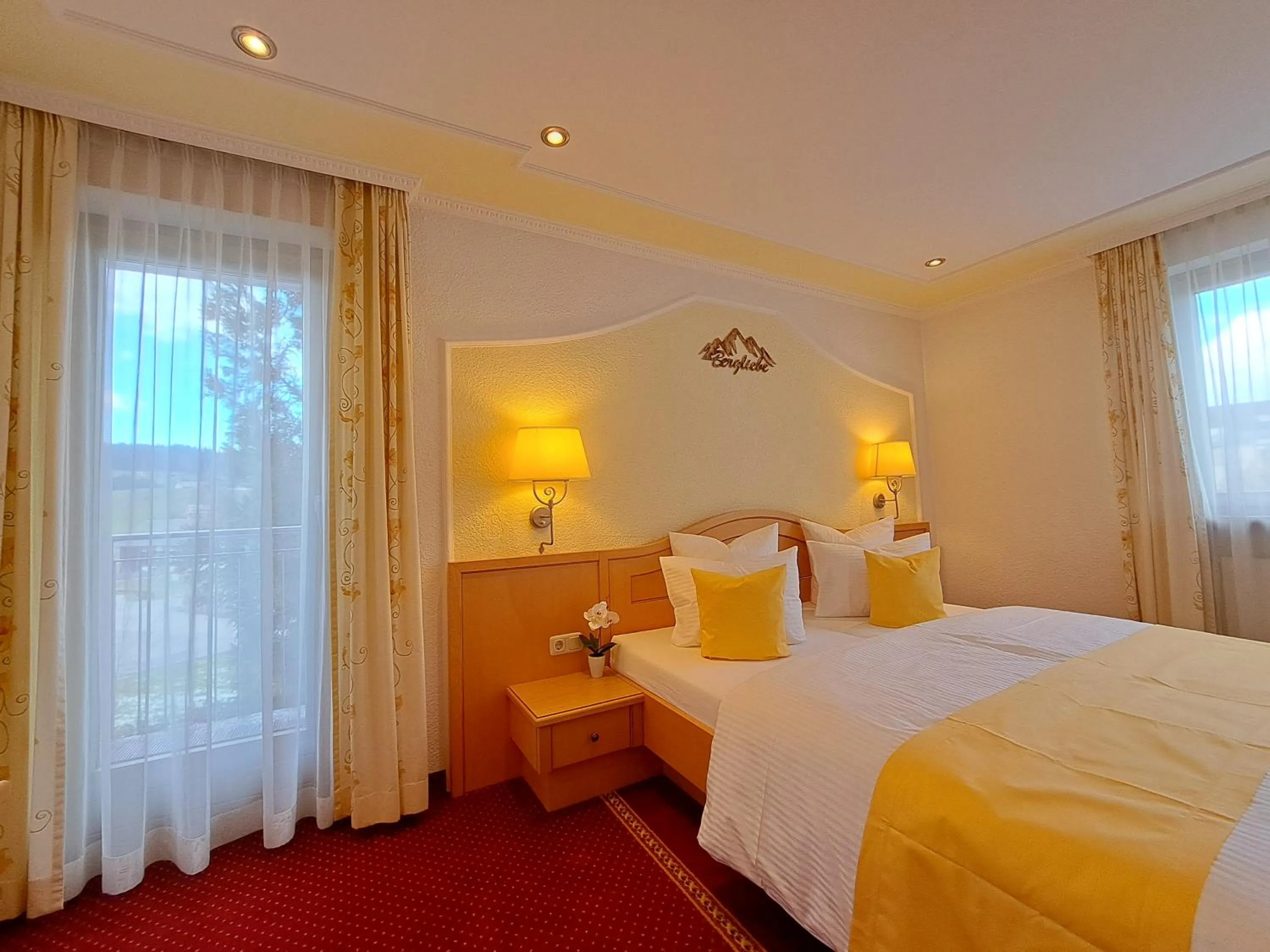 Photo of the whole room, Bed in Schedlers Löwenhotel-GARNI
