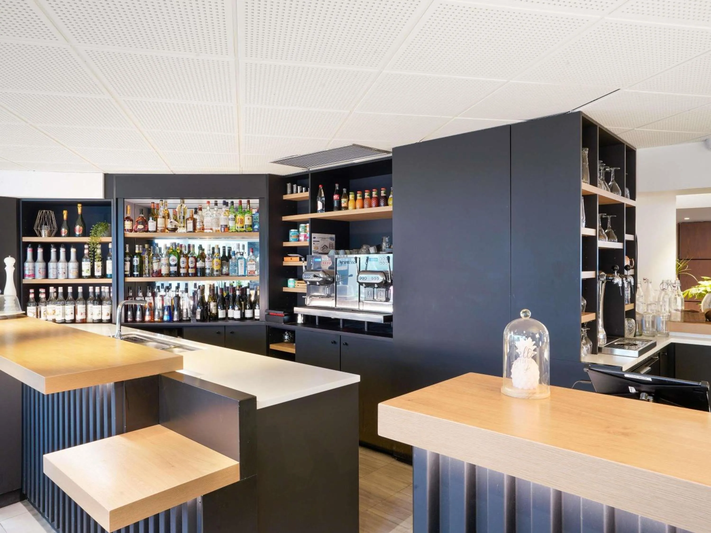Lounge or bar in Novotel Paris Charenton le Pont