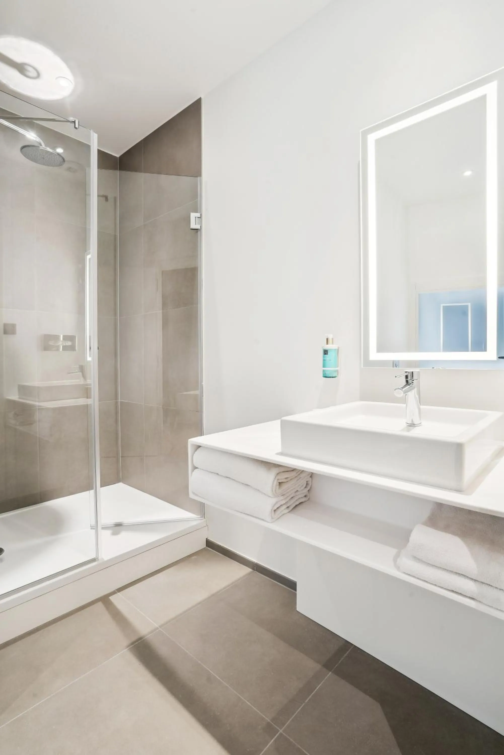 Shower in Novotel Paris Charenton le Pont