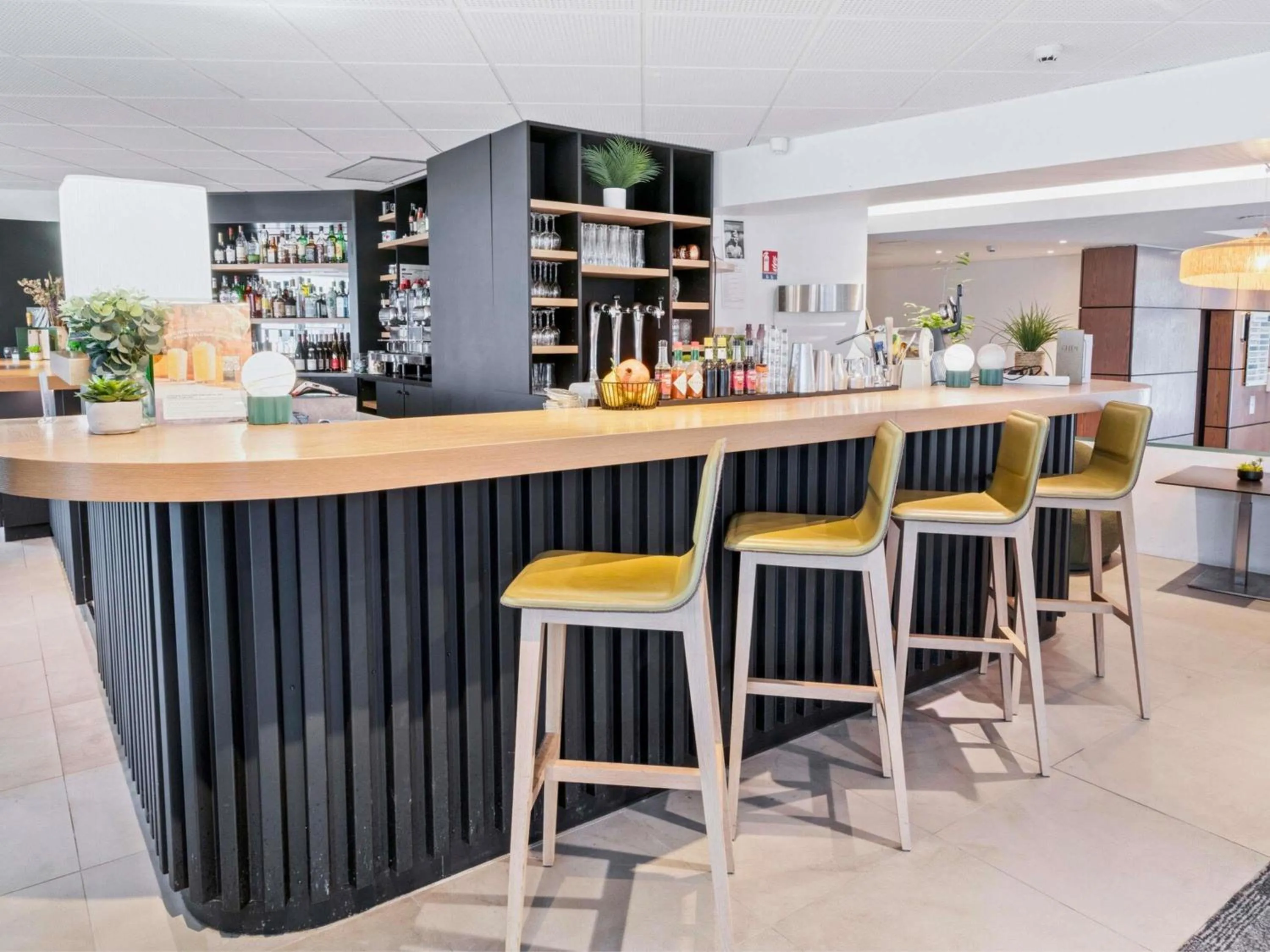 Lounge or bar in Novotel Paris Charenton le Pont