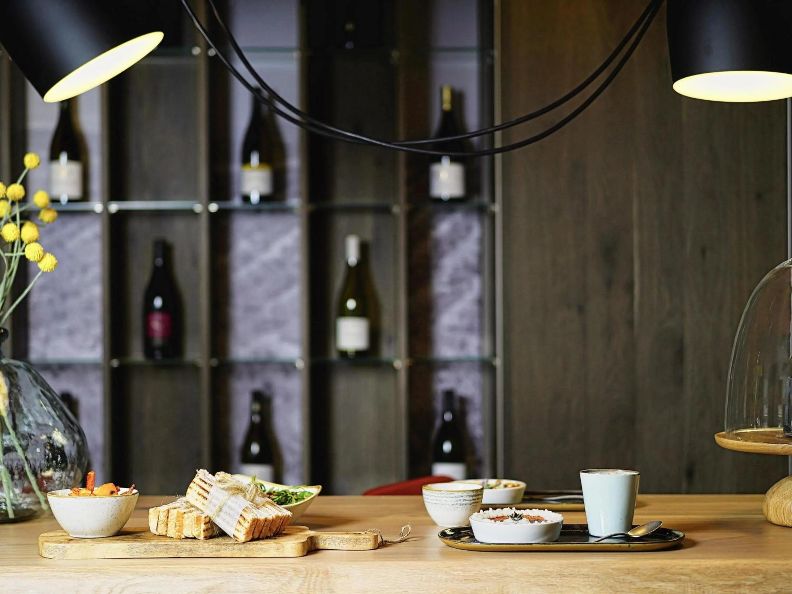 Lounge or bar in Mercure Valence