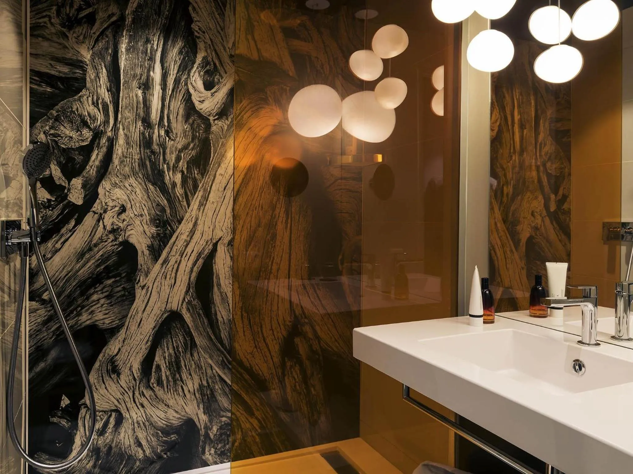 Bedroom in Mercure Valence