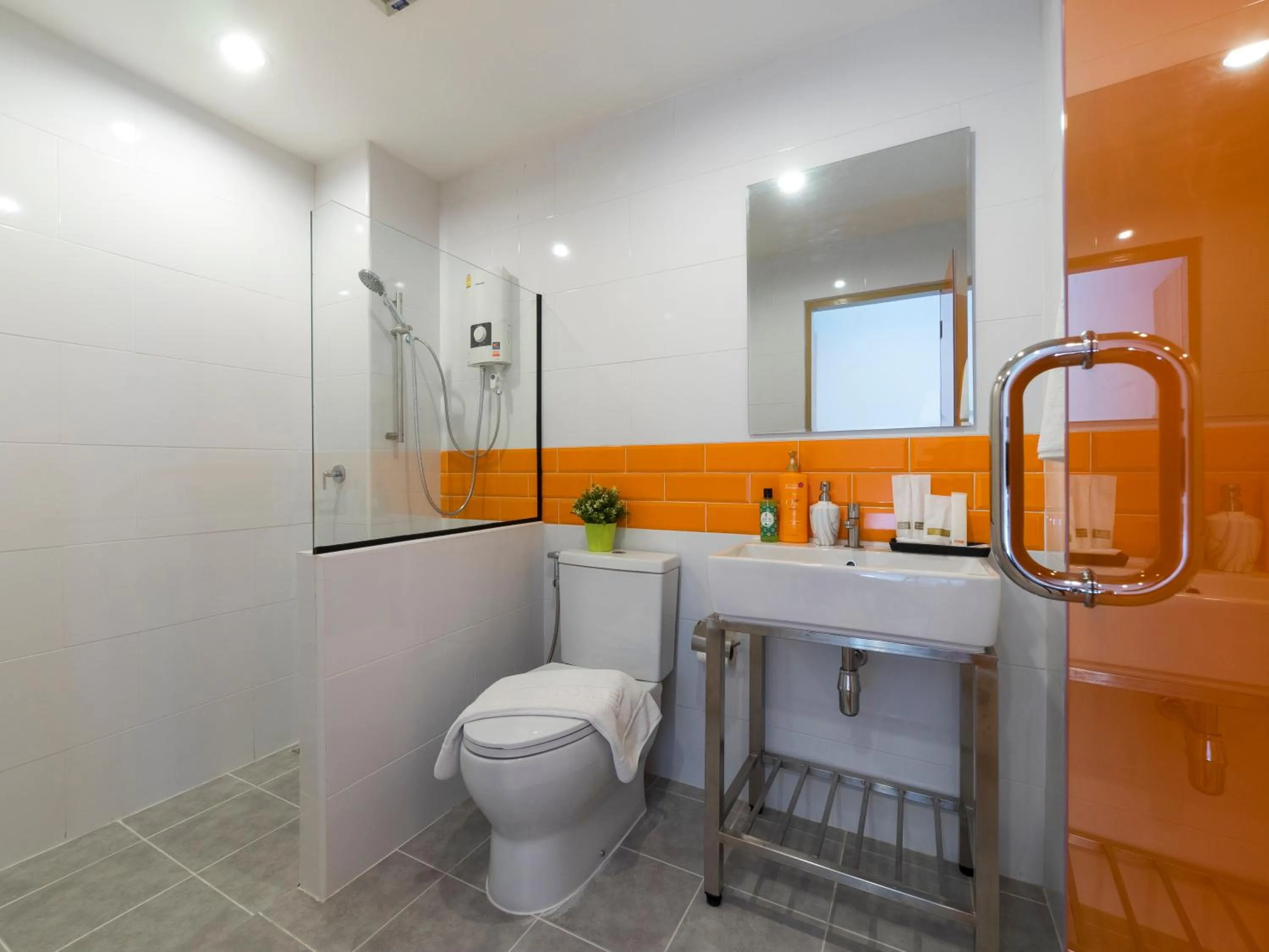 Shower in 7 Days Premium Hotel Don Meaung Airport