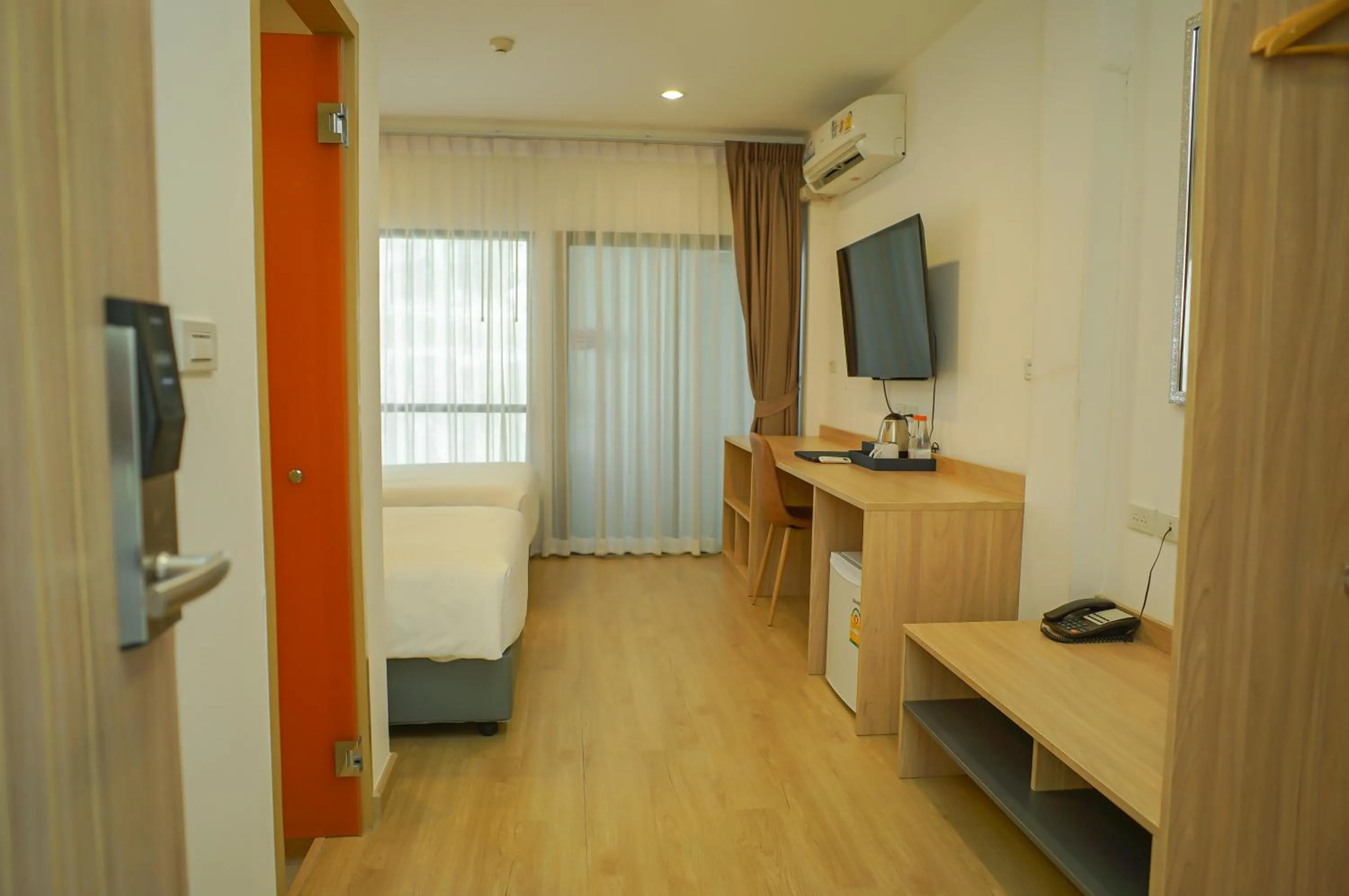 TV and multimedia in 7 Days Premium Hotel Don Meaung Airport
