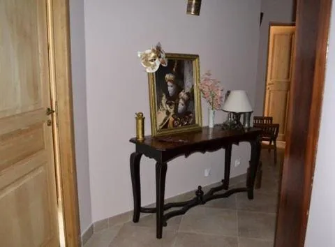 Library in Château Serigues