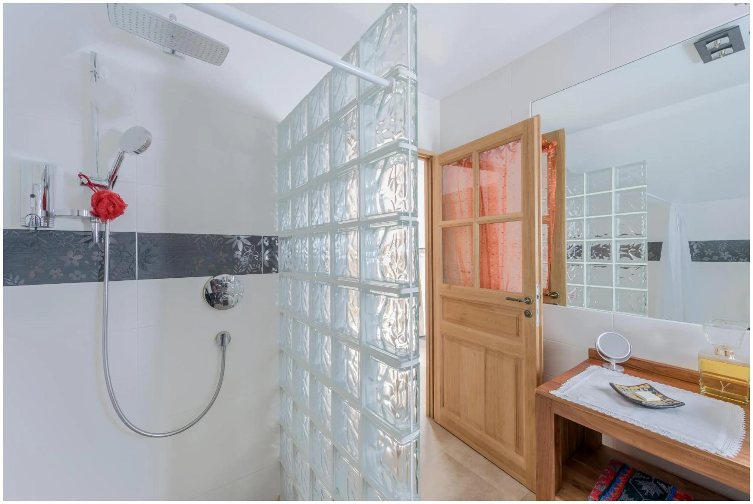 Bathroom in Château Serigues