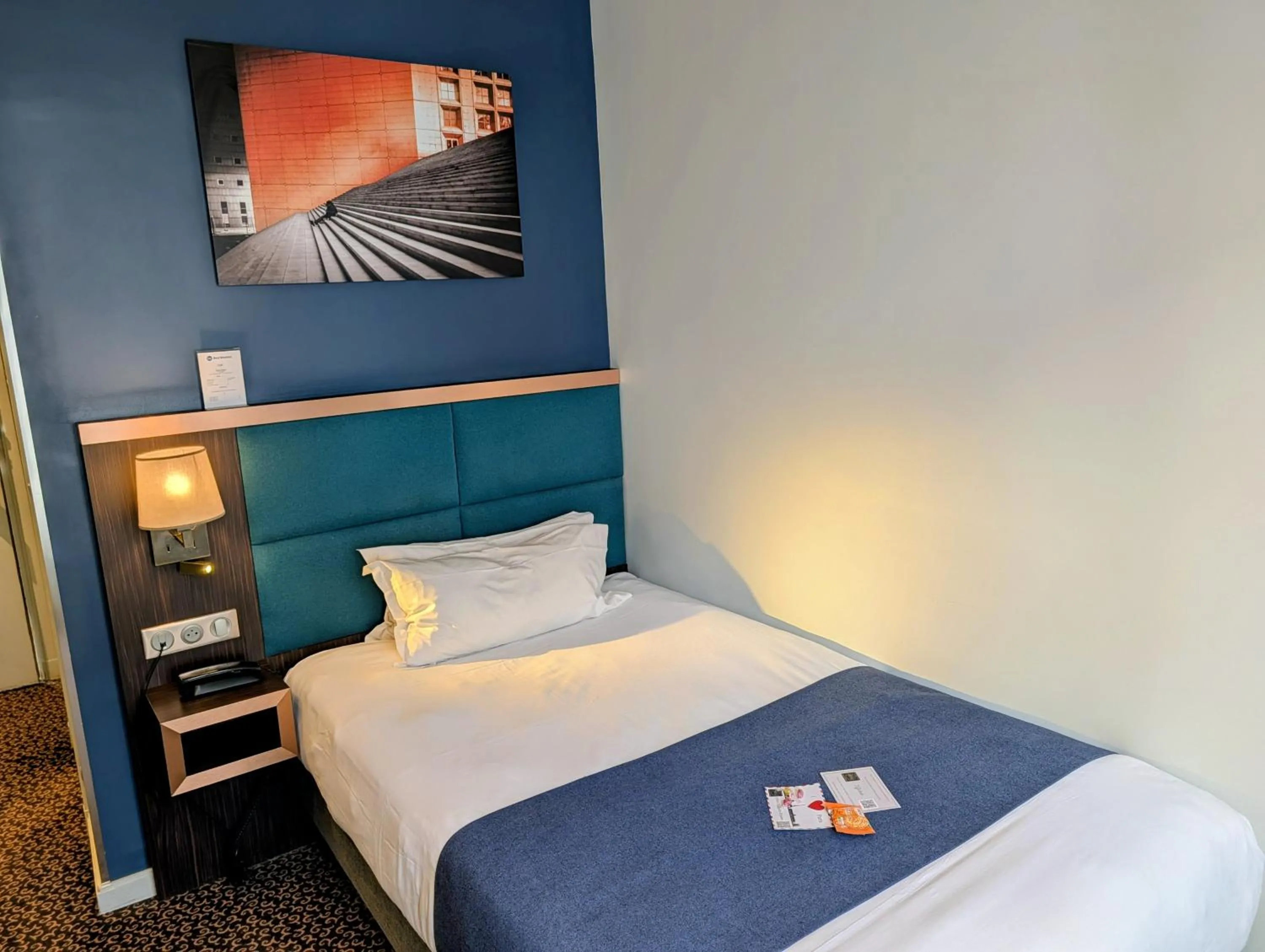 Bed in Best Western Empire Elysees