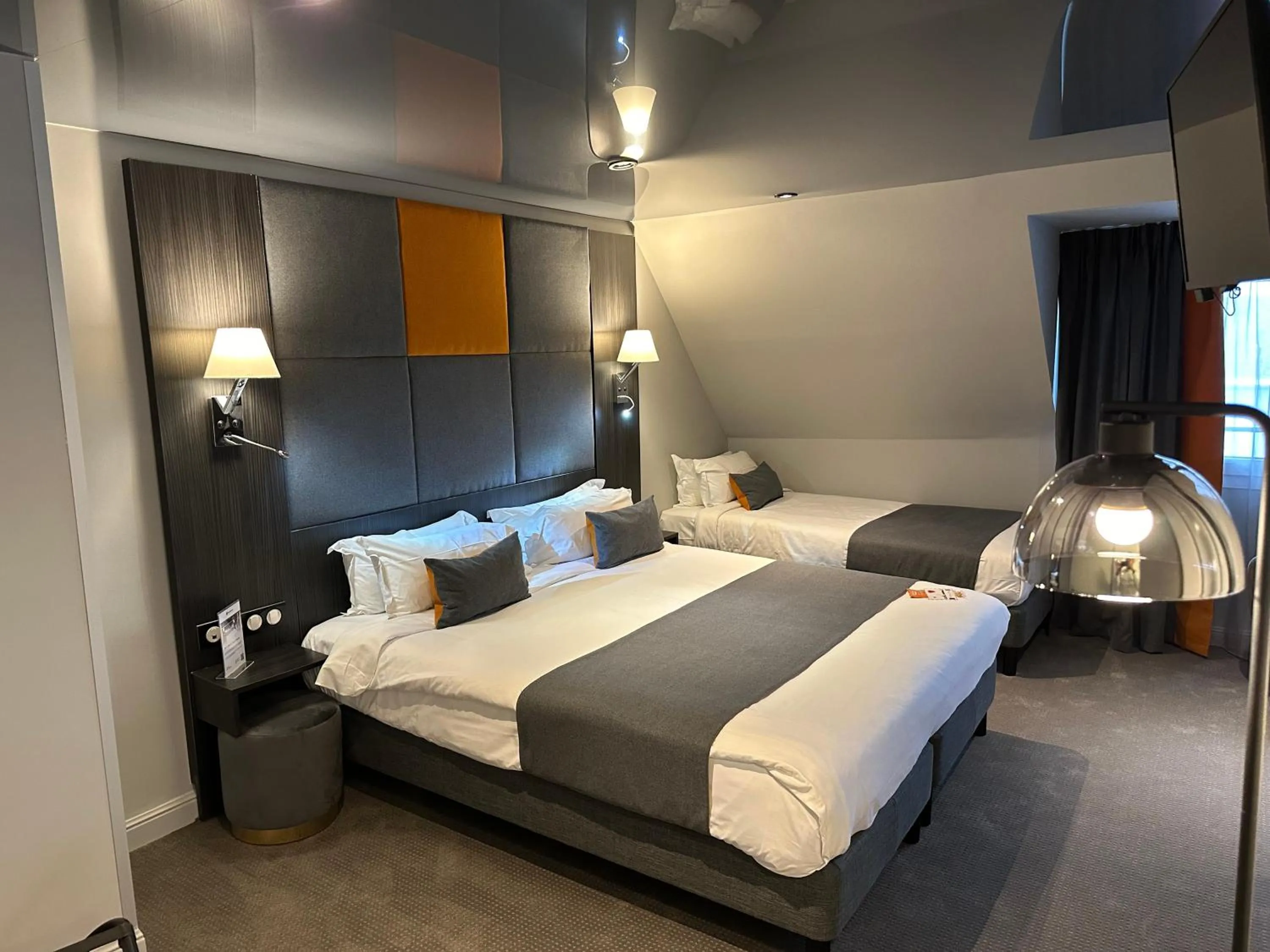 Bed in Best Western Empire Elysees