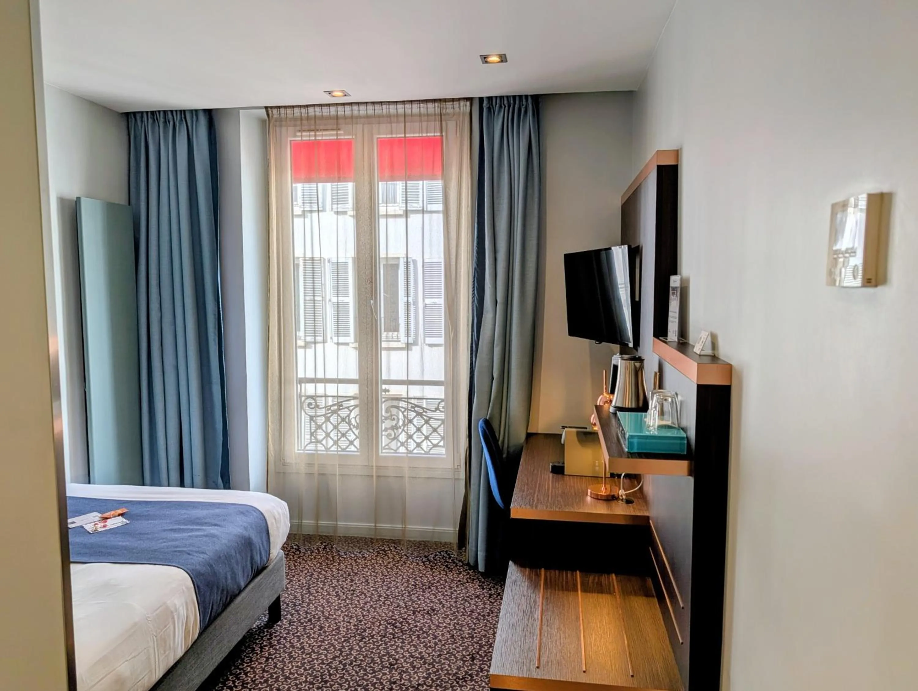 Bedroom, Bed in Best Western Empire Elysees