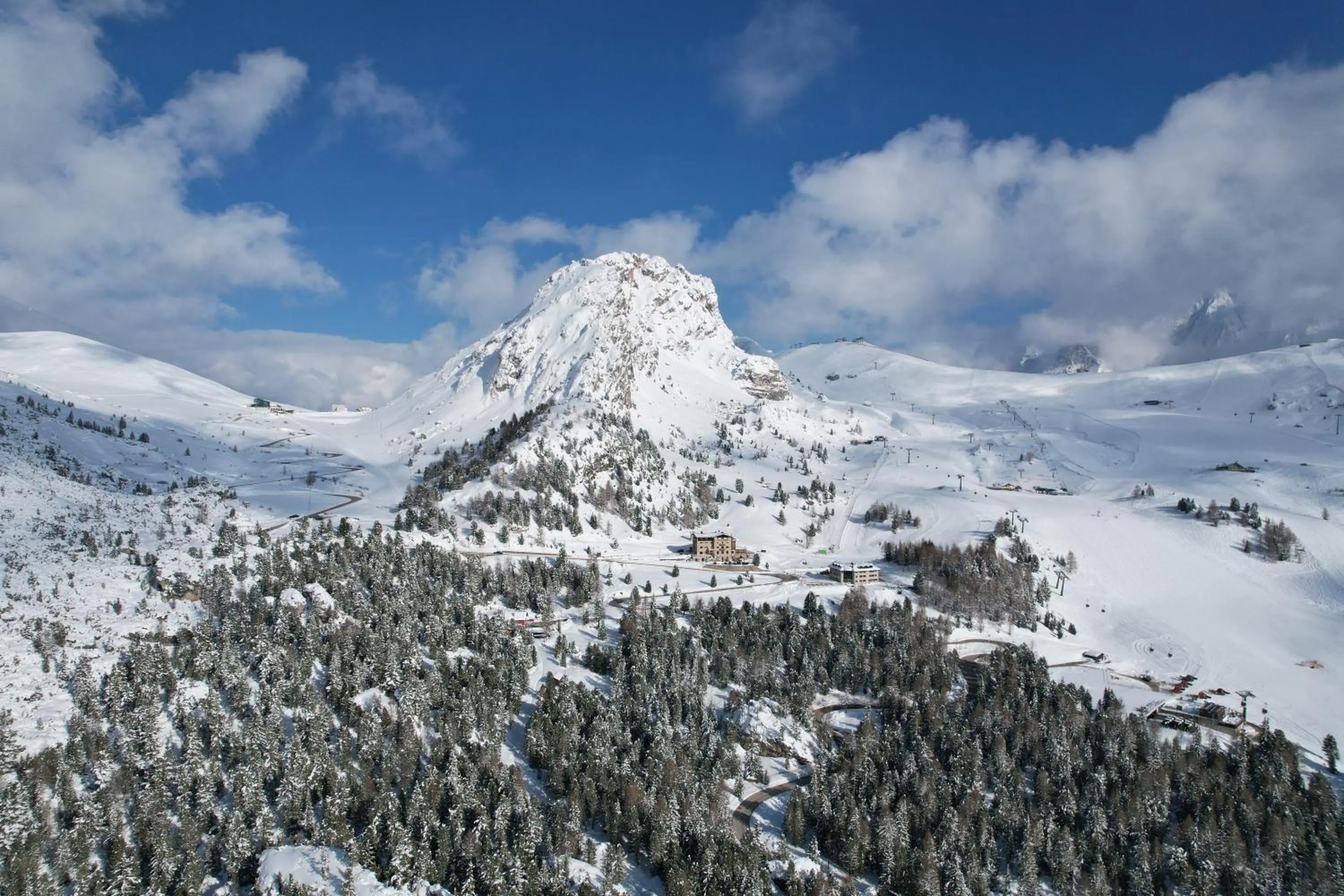 Winter in Hotel Pordoi Passo Pordoi Vegetarian Hotel