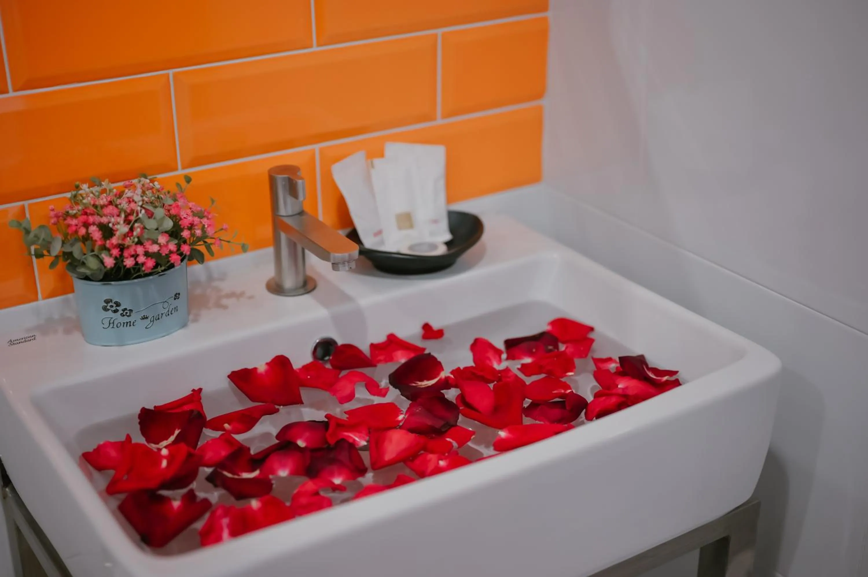 Toilet in The Iconic Hotel Don Mueang Airport