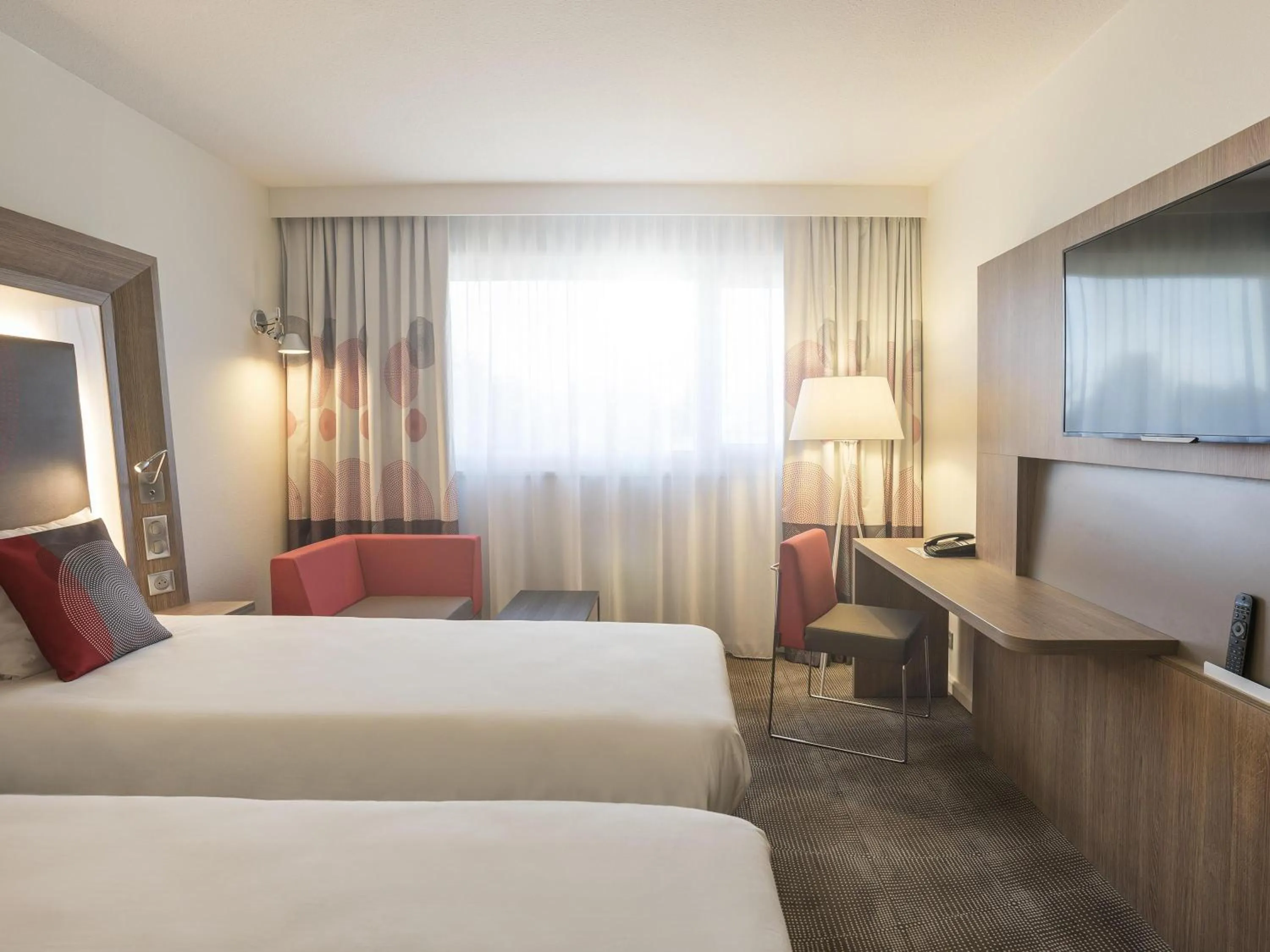 Bedroom, Bed in Novotel Paris Nord Expo Aulnay