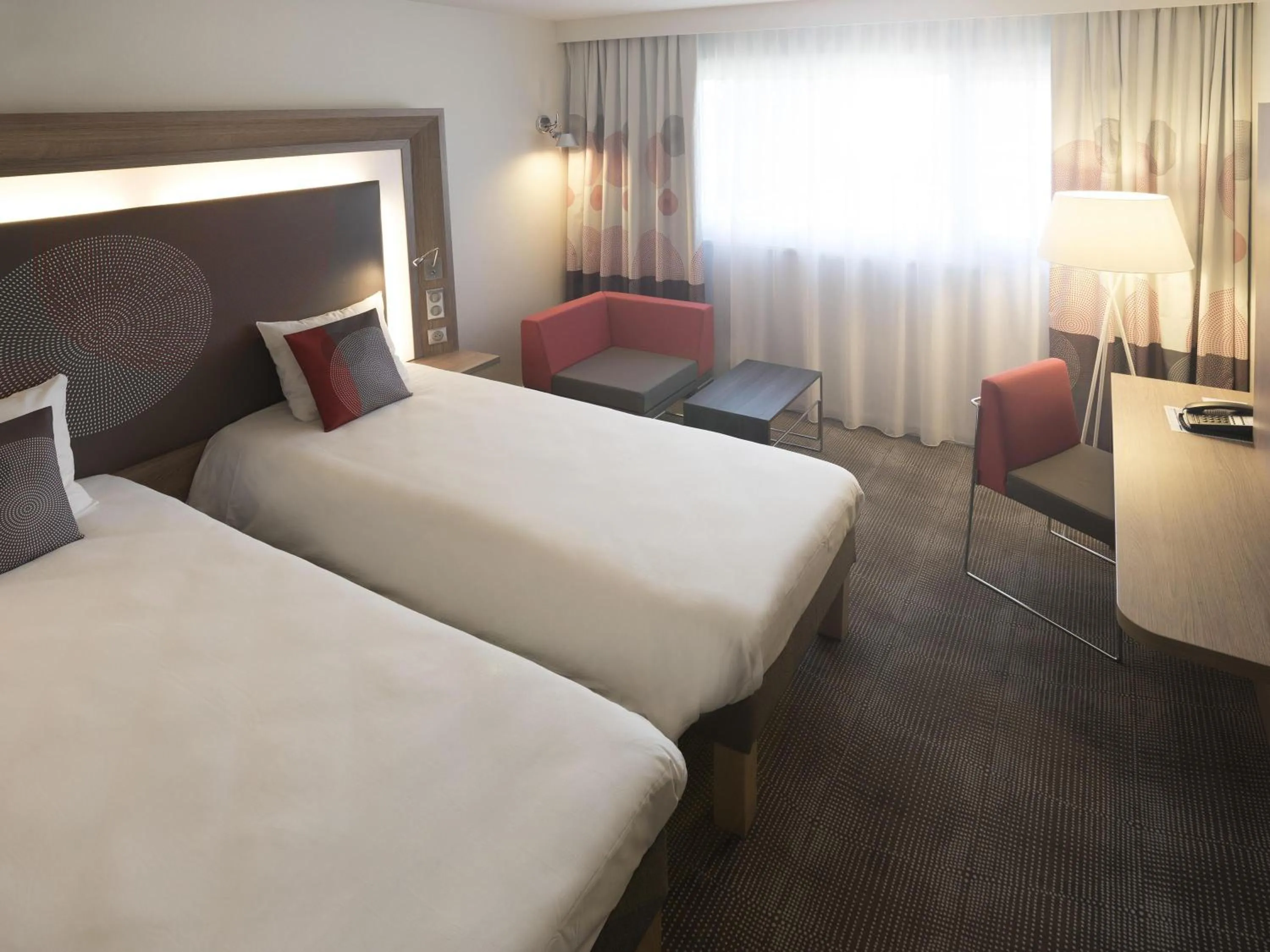 Bedroom, Bed in Novotel Paris Nord Expo Aulnay